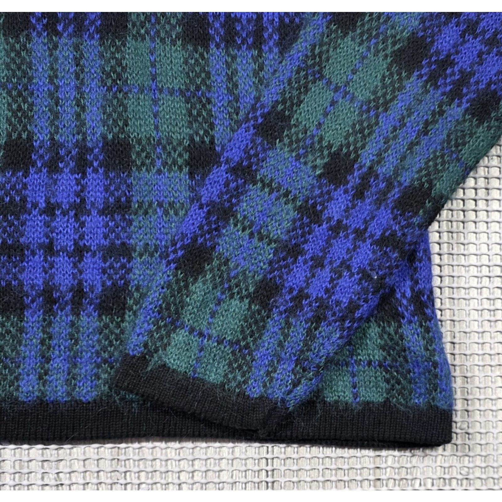 Gap **Vintage Gap Tartan Plaid Blue Green Womens Sweater Size L** User: Vintage Gap Tartan Plaid Blue Green Women's Large Sweater Size L / US 10 / IT 46 - 4 Thumbnail