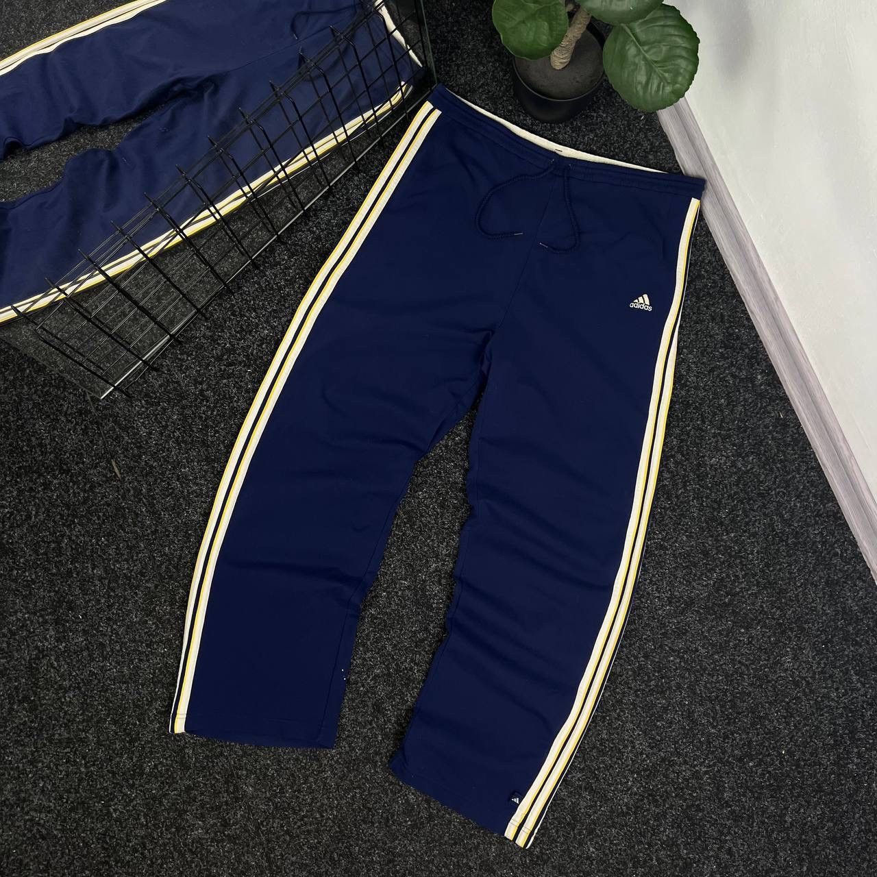 Adidas Adidas vintage track pants 90s baggy fit balenciaga style Size US 32 / EU 48 - 1 Thumbnail