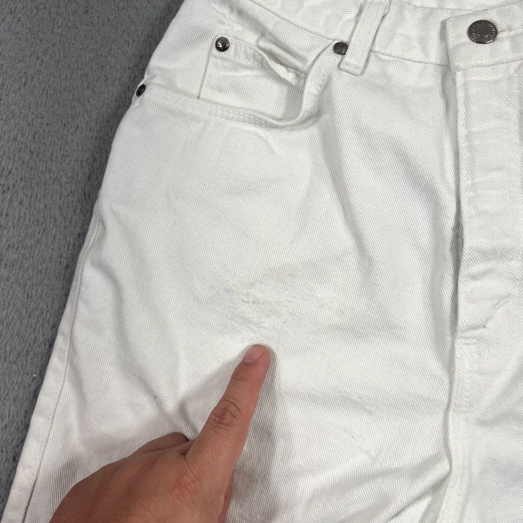 Levi's VINTAGE Levi's Women's Bermuda Shorts 12 White Denim 8" Casual Summer Summer Girls Size 34" / US 12 / IT 48 - 2 Thumbnail