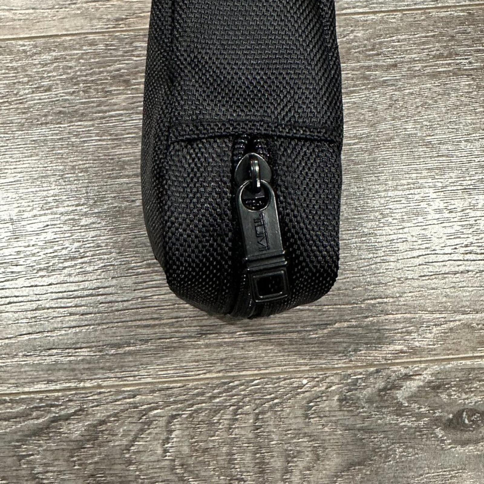Tumi TUMI x Delta Zip Travel Pouch – Black – 9/10 Condition Size ONE SIZE - 5 Thumbnail
