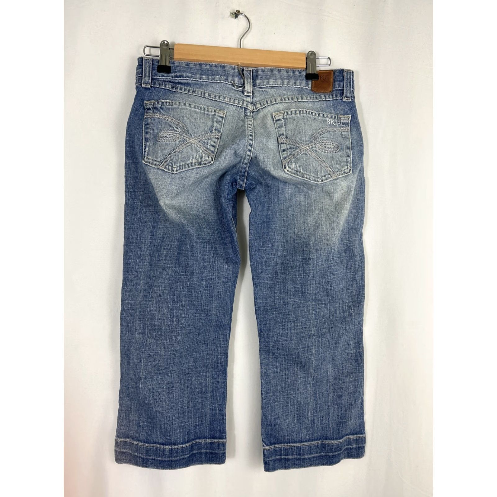Vintage BKE Jeans Capri Womens 28 Medium Wash Distressed 5 Pocket Buckle 30X19 Size 28" / US 6 / IT 42 - 5 Thumbnail