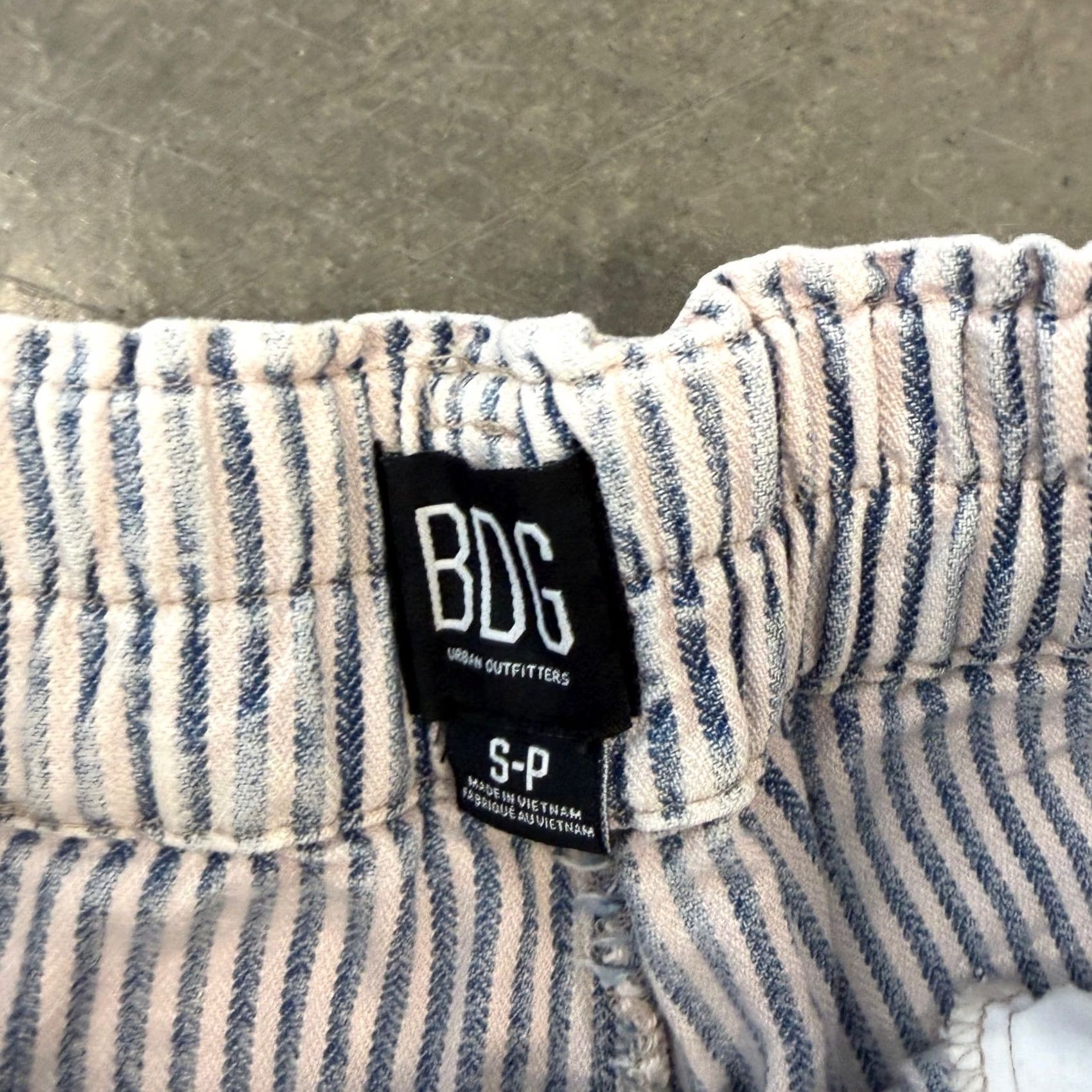 Bdg VINTAGE Y2K BDG Pinstripe Light Wash High Waisted Shorts Women's S Small White? Blue? Size 28" / US 6 / IT 42 - 3 Thumbnail