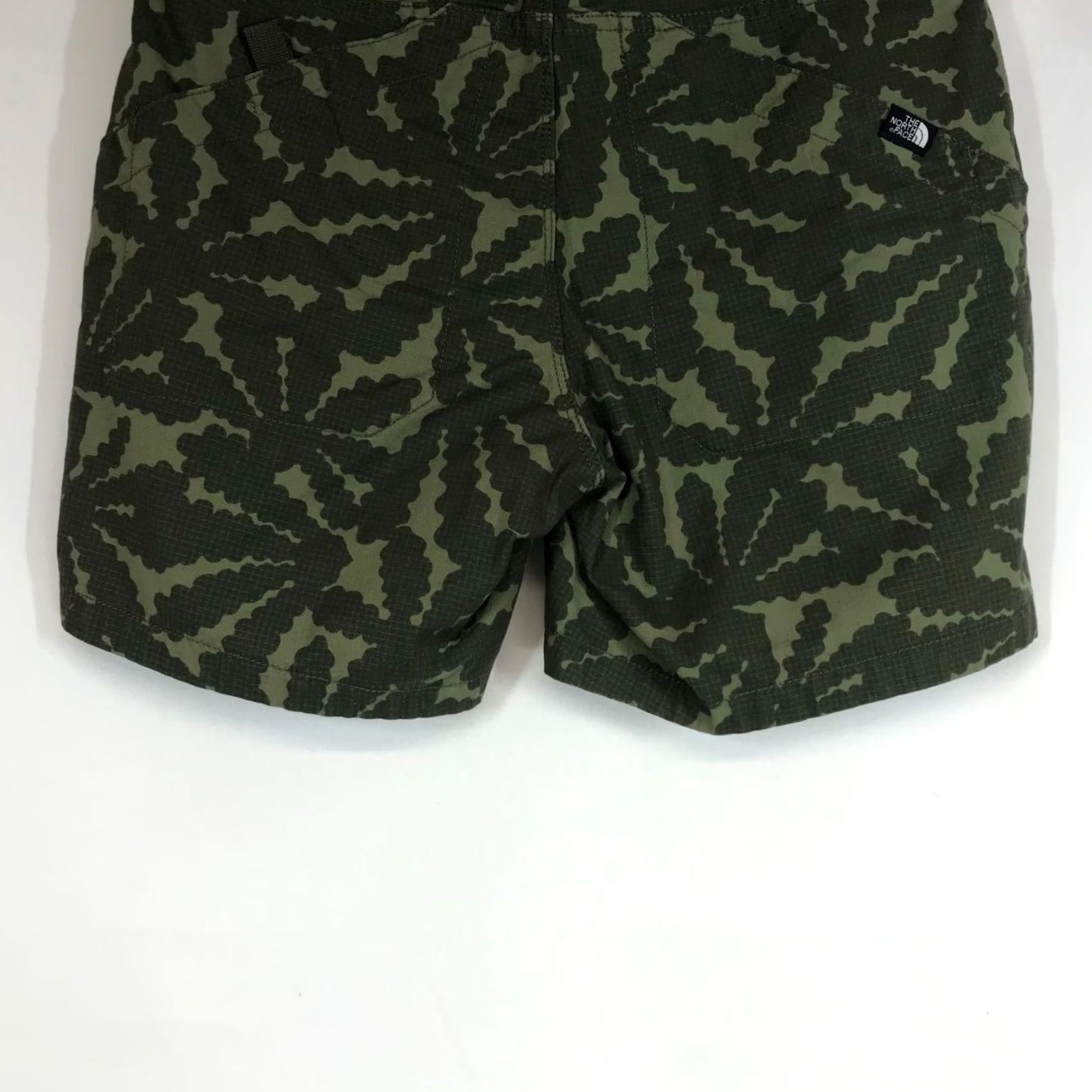 The North Face THE NORTH FACE SHORTS WOMEN'S 4 GREEN COTTON BLEND Size 27" / US 4 / IT 40 - 6 Thumbnail