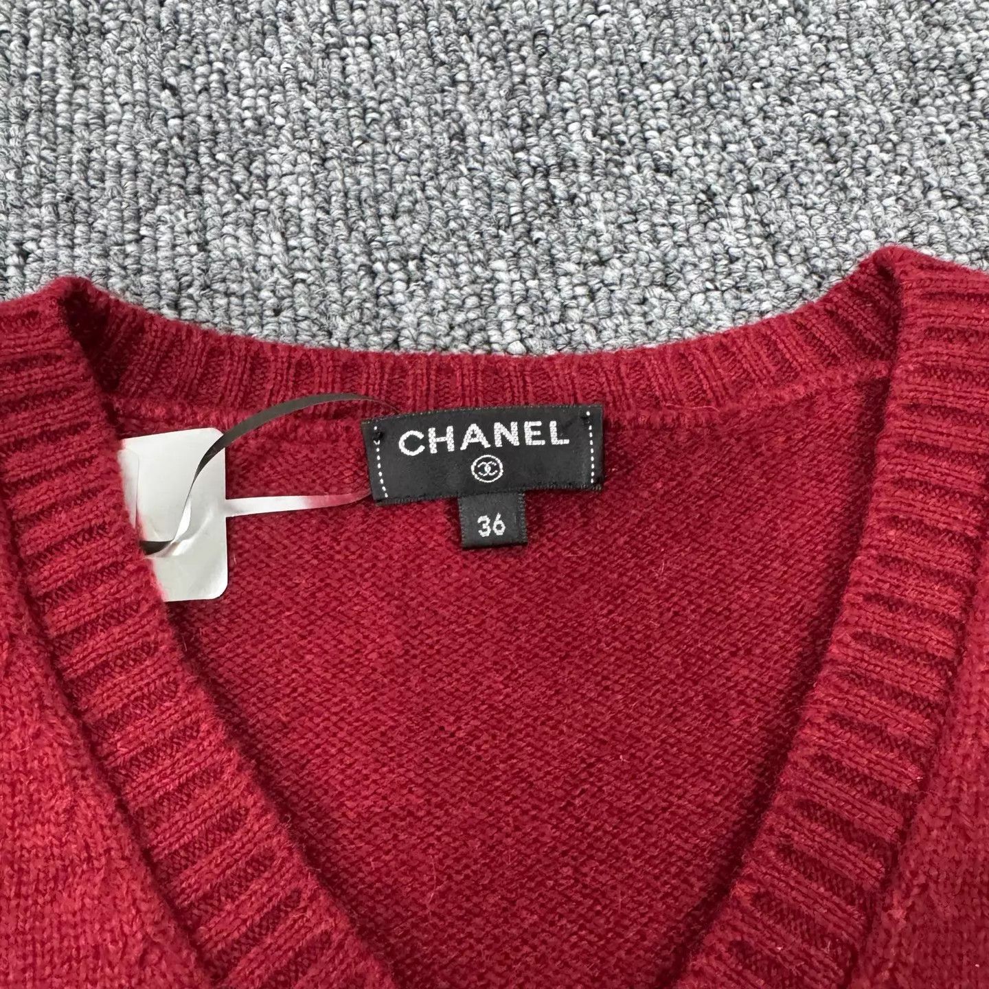 Chanel Chanel Double C Coco Red V-Neck Knit Top Women's 36 Size XS / US 0-2 / IT 36-38 - 6 Thumbnail