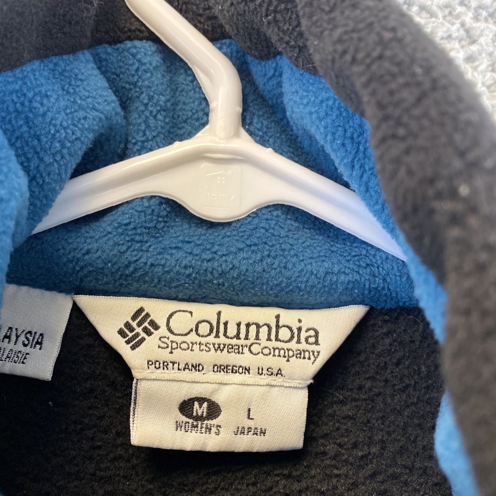 Vintage Columbia Women’s Full Zip Black Fleece Jacket Size Large Pockets 54-8 Velvet? (Note: ensure only original characters) Size L / US 10 / IT 46 - 3 Thumbnail