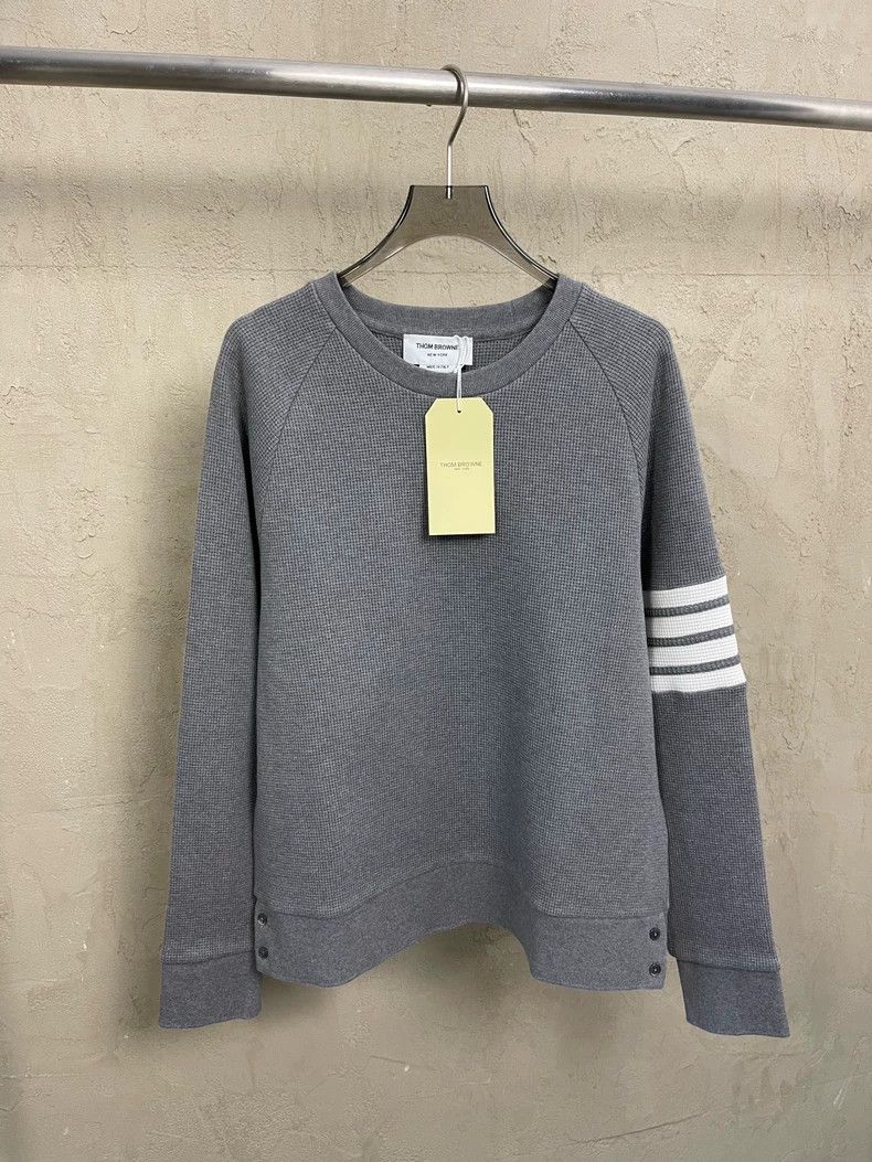 Thom Browne Thom Browne size4 Gray waffle round neck hoodie Size US XL / EU 56 / 4 - 3 Thumbnail