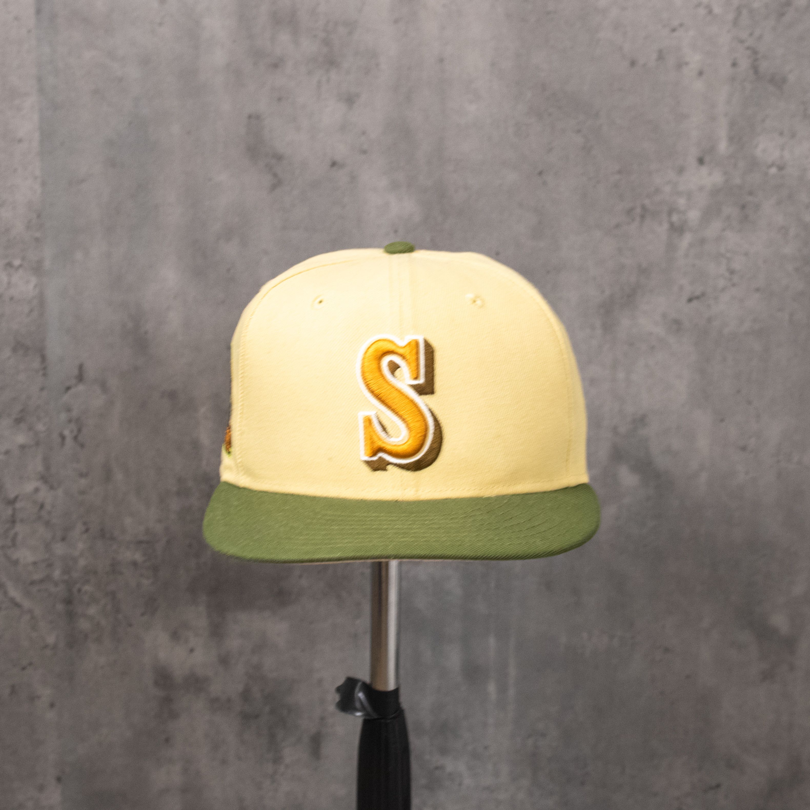 New Era New Era Seattle Mariners Vegas Strip Ivory/Olive 7 1/8 Hat Size ONE SIZE - 1 Thumbnail