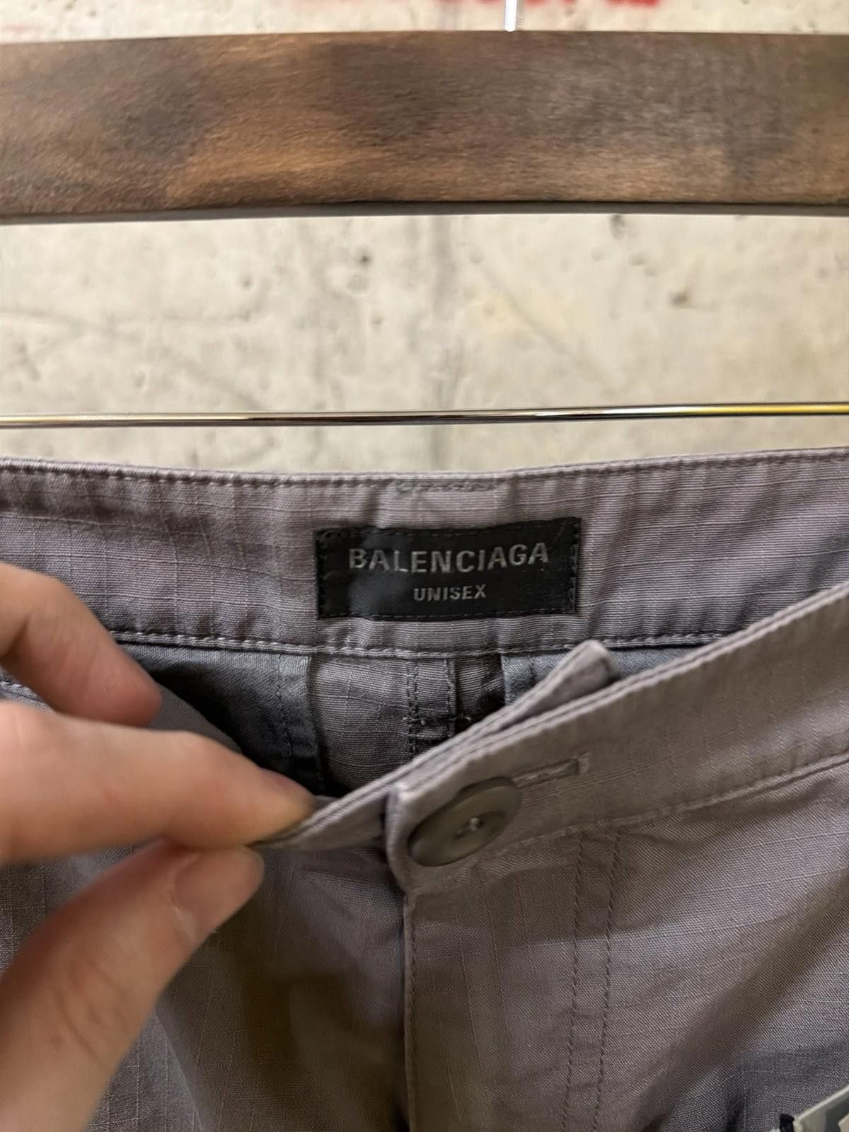 Balenciaga Balenciaga Wide Leg Black Ripstop Cargo Pants Size (XS) NEW Size US 28 / EU 44 - 12 Thumbnail
