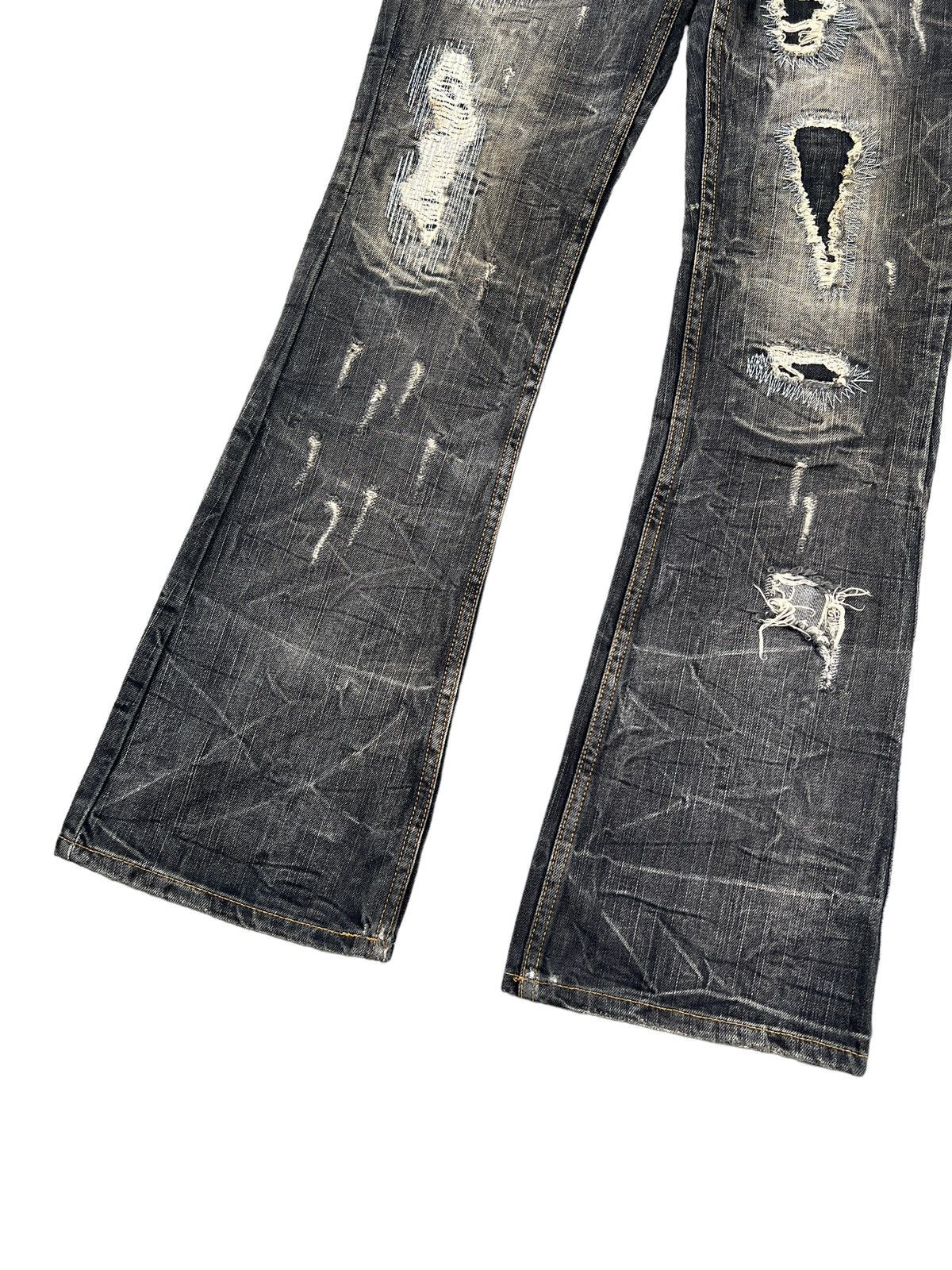 Japanese Brand On Board 🇯🇵 Distressed Flare Denim Size US 31 - 4 Thumbnail