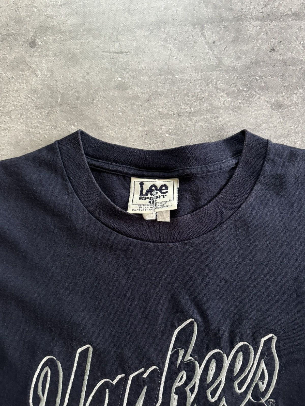 MLB × Vintage Vintage 90s MLB New York Yankees by Lee T-Shirt Size US L / EU 52-54 / 3 - 4 Thumbnail