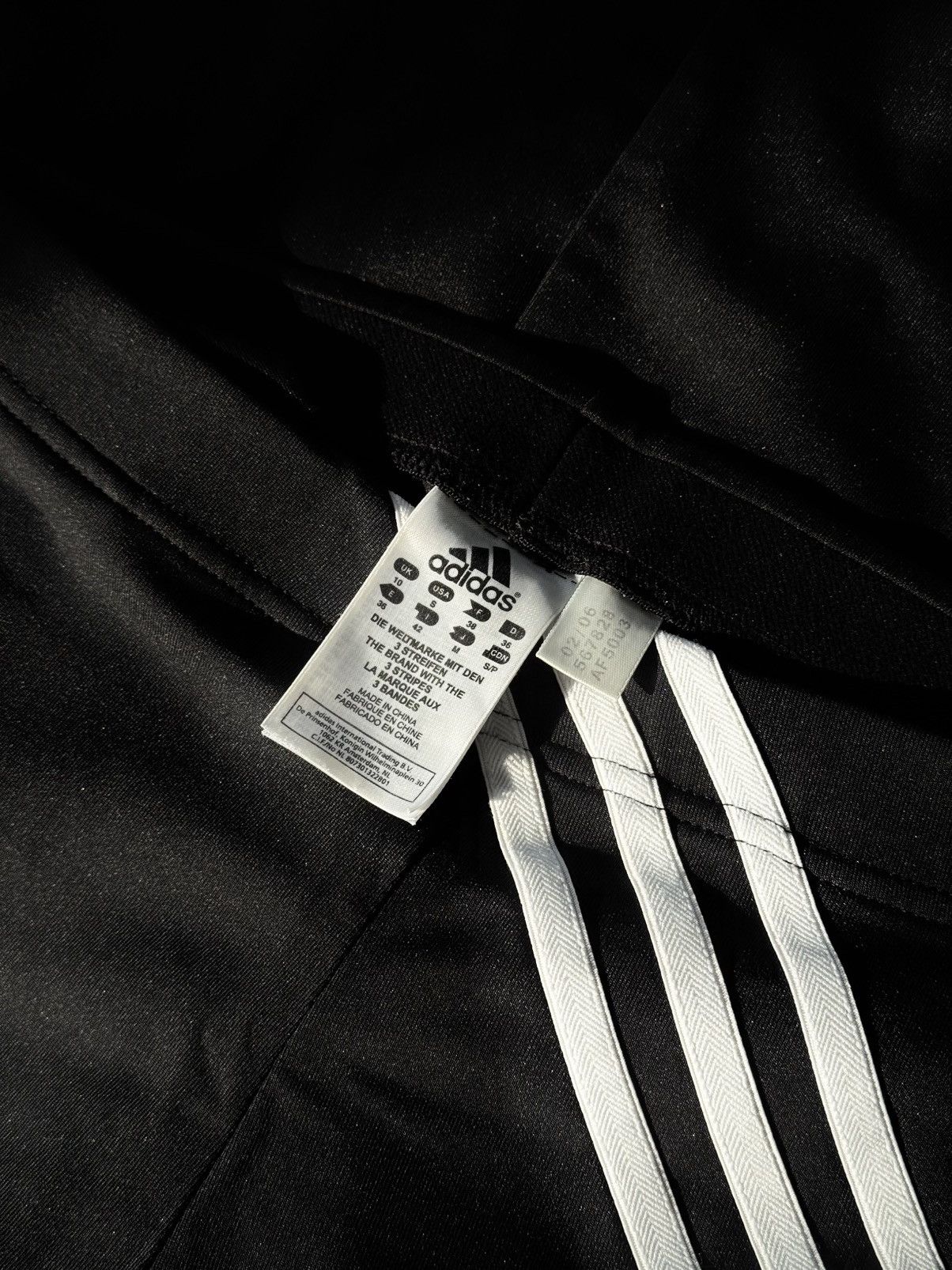 Adidas Very Rare Adidas 3 Stripe Sexy Yoga Low Waisted Flared Size 28" / US 6 / IT 42 - 14 Thumbnail