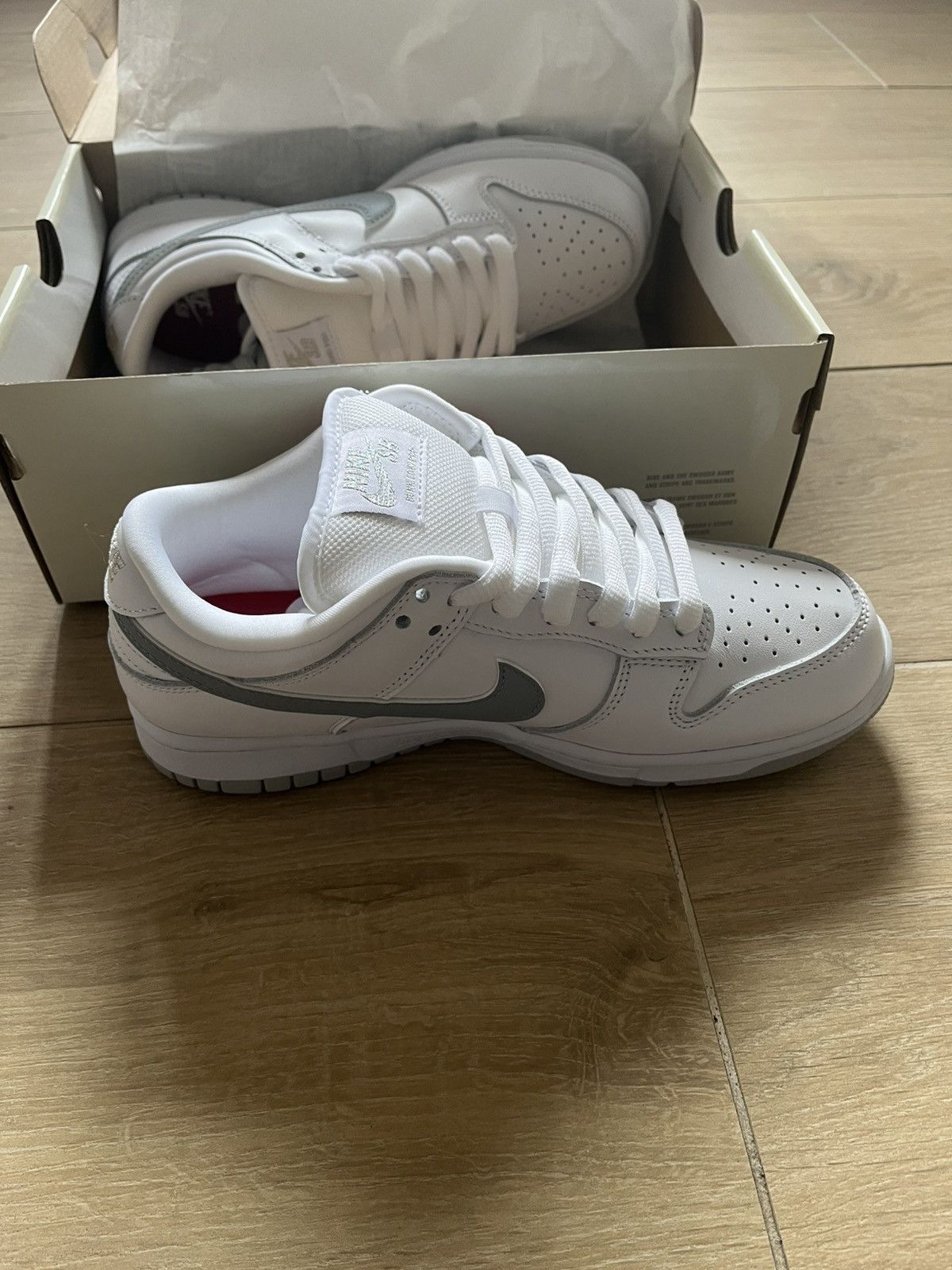 Nike × Supreme Newly dropped brand new sb supreme dunks Size US 6.5 / EU 39-40 - 4 Thumbnail