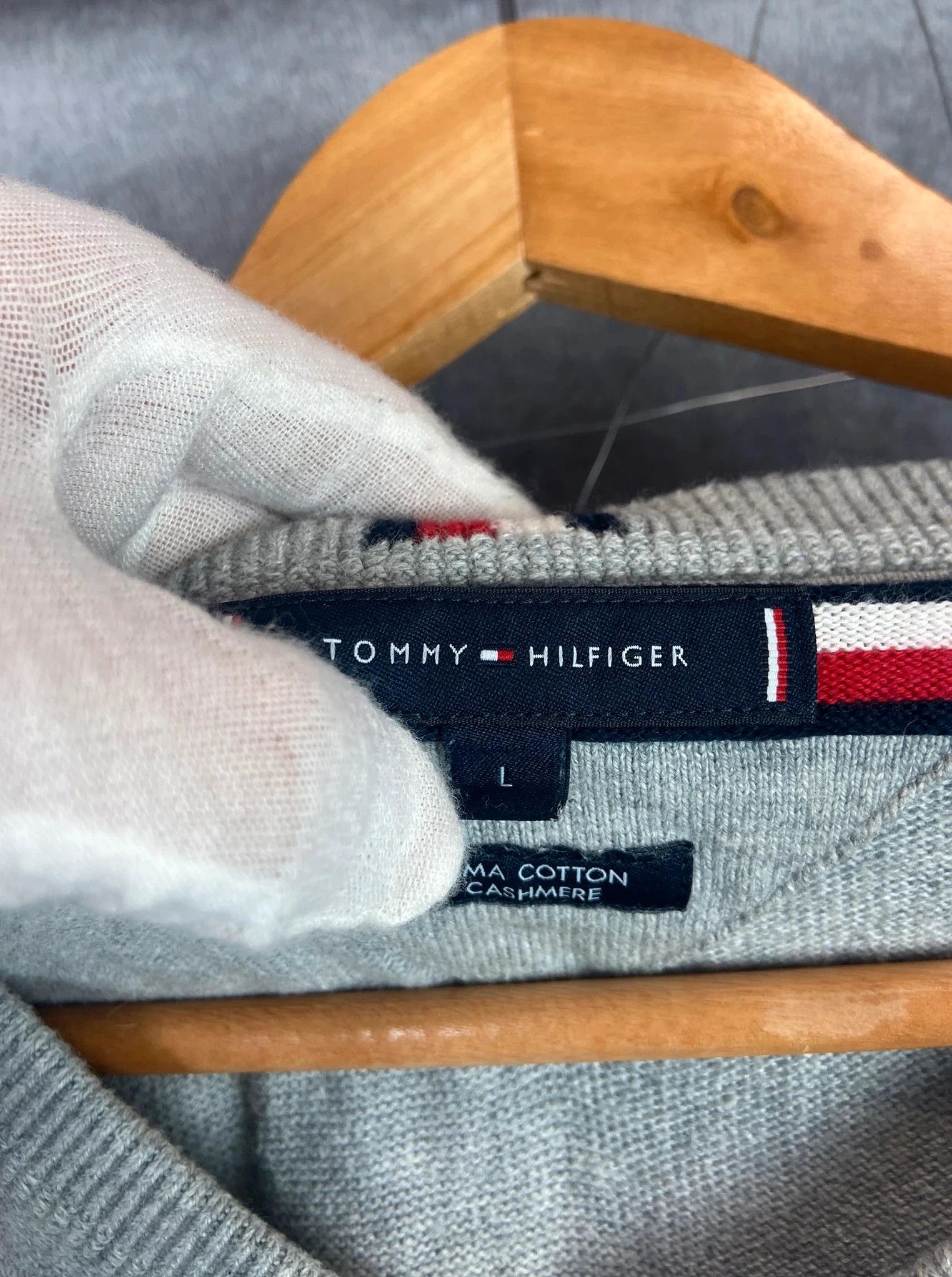 Tommy Hilfiger Grey Tommy Hilfiger Sweater Logo L Size US L / EU 52-54 / 3 - 4 Thumbnail