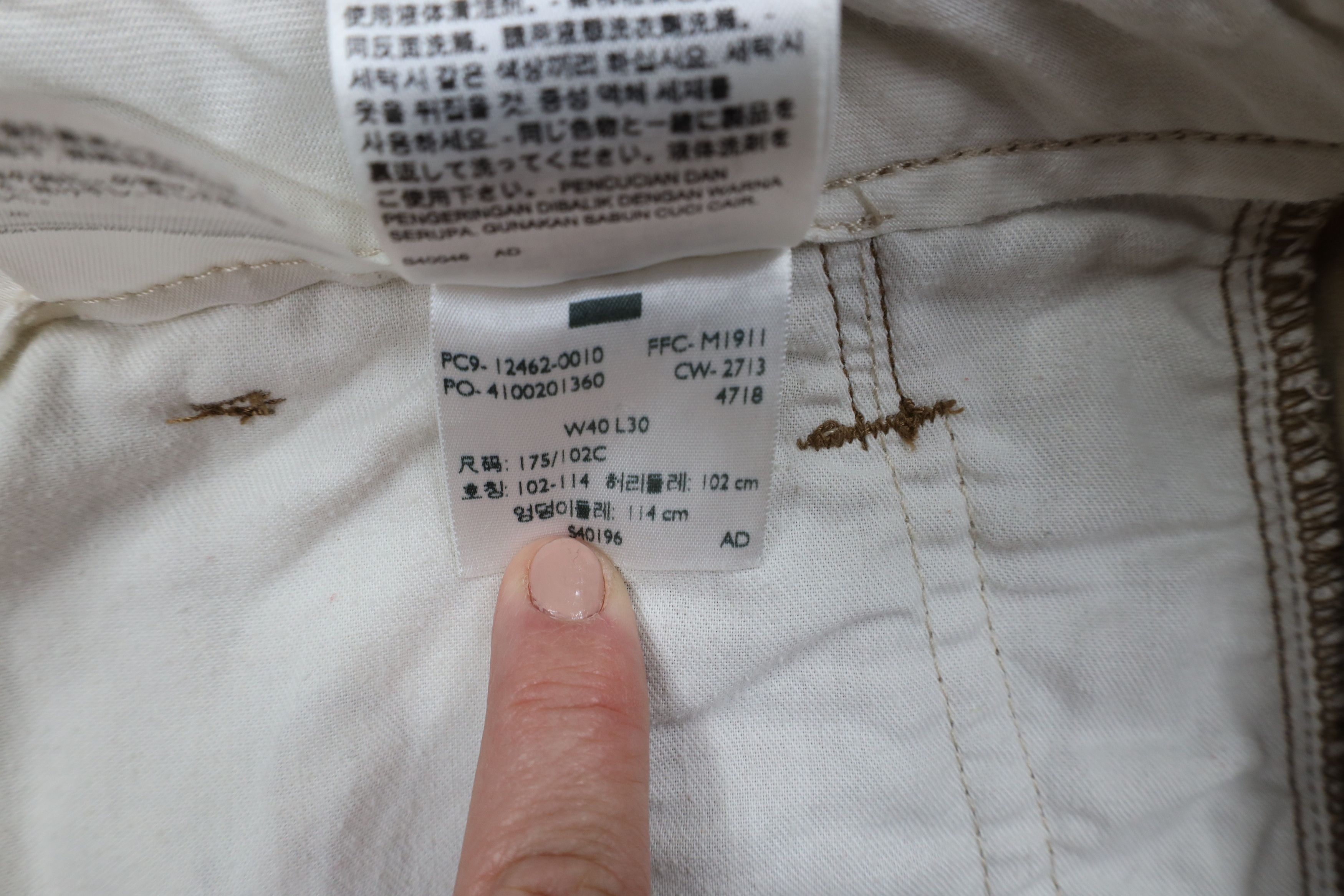 Levi's × Vintage Vintage Y2K Levis Baggy Wide Leg Cargo Pants Beige Cotton Size 40 - 9 Thumbnail