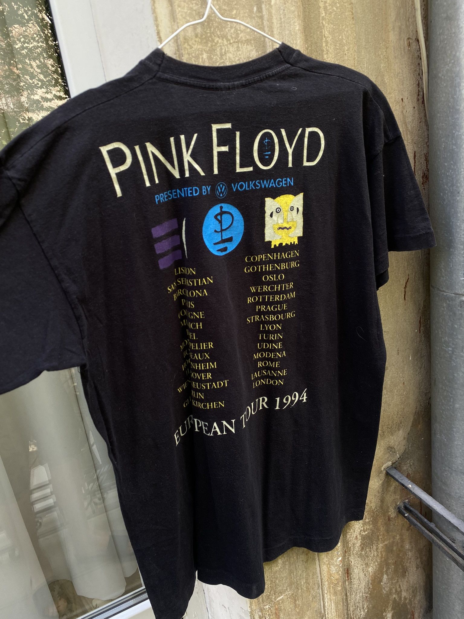 Band Tees × Pink Floyd Vintage Pink Floyd 1994 Shirt European Tour Stone Face Tee 90s Size US XL / EU 56 / 4 - 8 Thumbnail