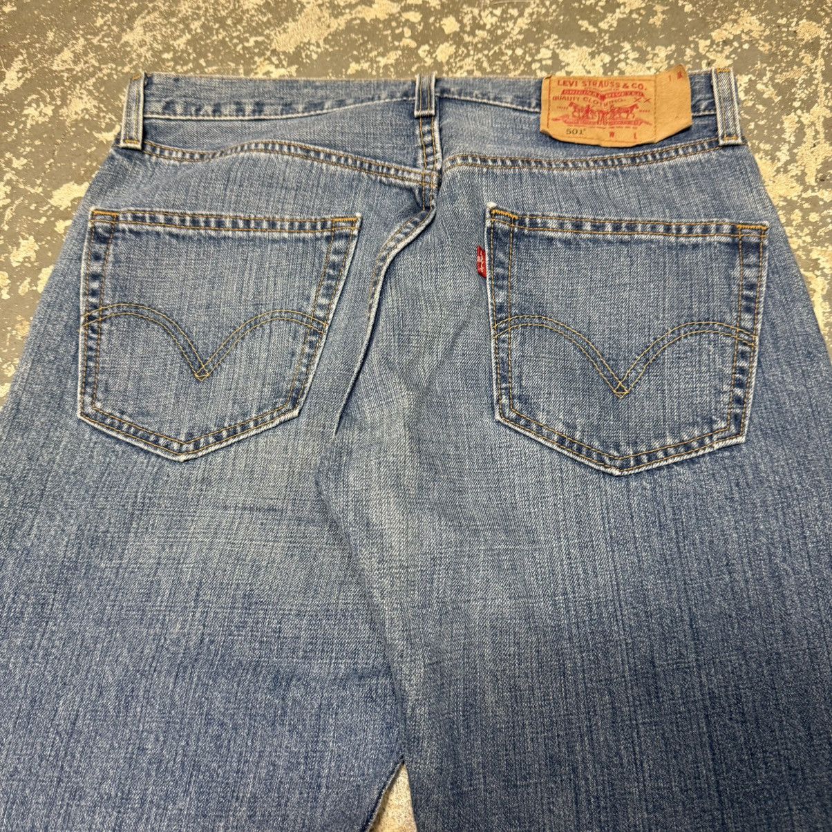Levi's Vintage Levi’s 501 Button Fly Light Blue Denim Jeans Size US 33 - 4 Thumbnail