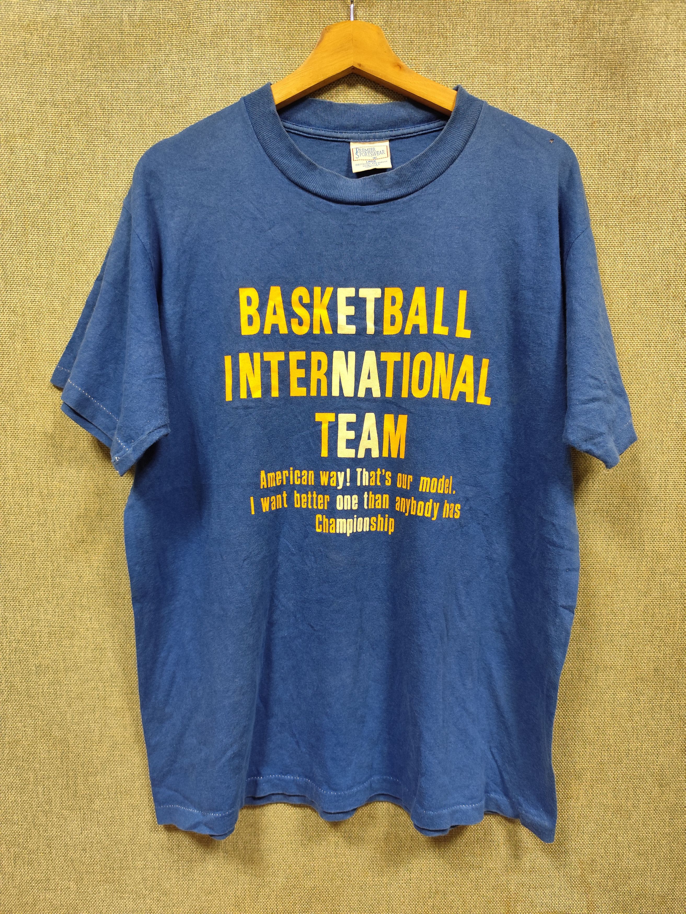 Vintage Vintage 90s t shirt basketball international team Size US L / EU 52-54 / 3 - 1 Thumbnail