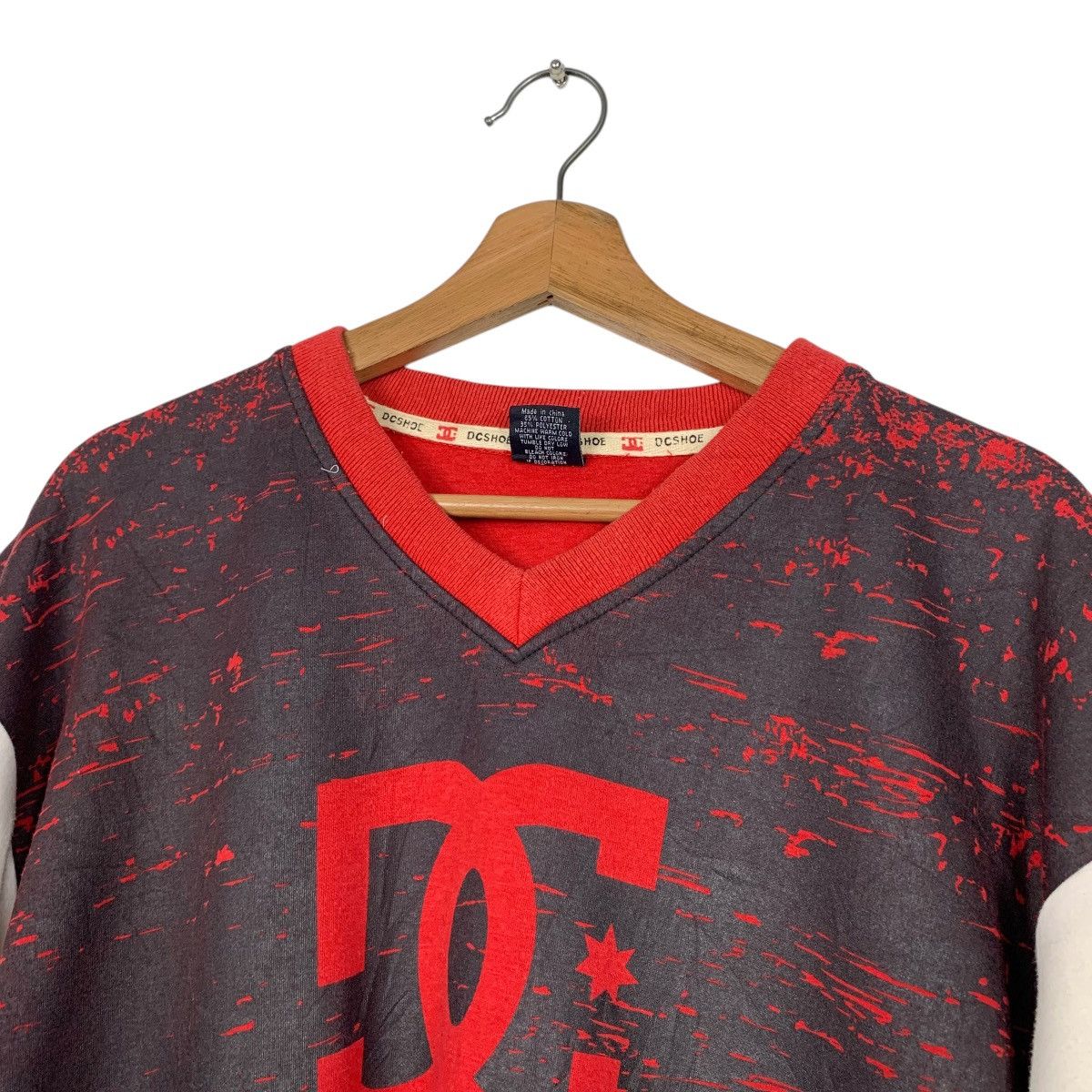 DC DC Shoe Big Logo V-neck Tee Size US M / EU 48-50 / 2 - 10 Thumbnail