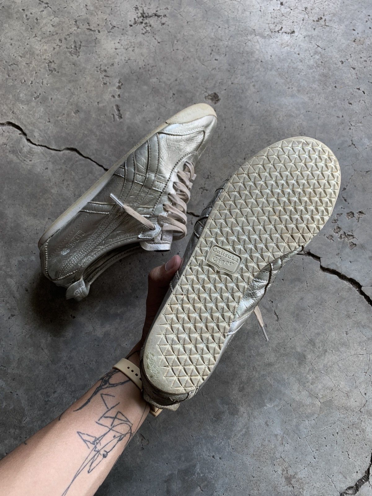 Onitsuka Tiger Thrashed Onitsuka Tiger Mexico 66 Silver Low-Top Sneaker Size US 9 / EU 42 - 9 Thumbnail