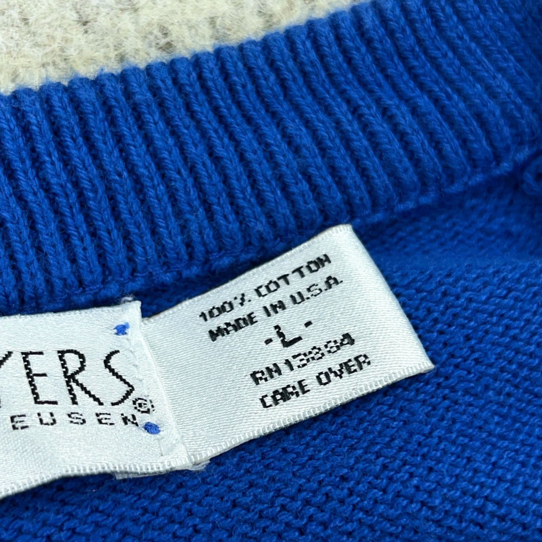 Van Heusen VINTAGE Van Heusen Golf Sweater Men L Royal Blue V Neck Embroidered Logo 90s USA Mens Size US L / EU 52-54 / 3 - 4 Thumbnail