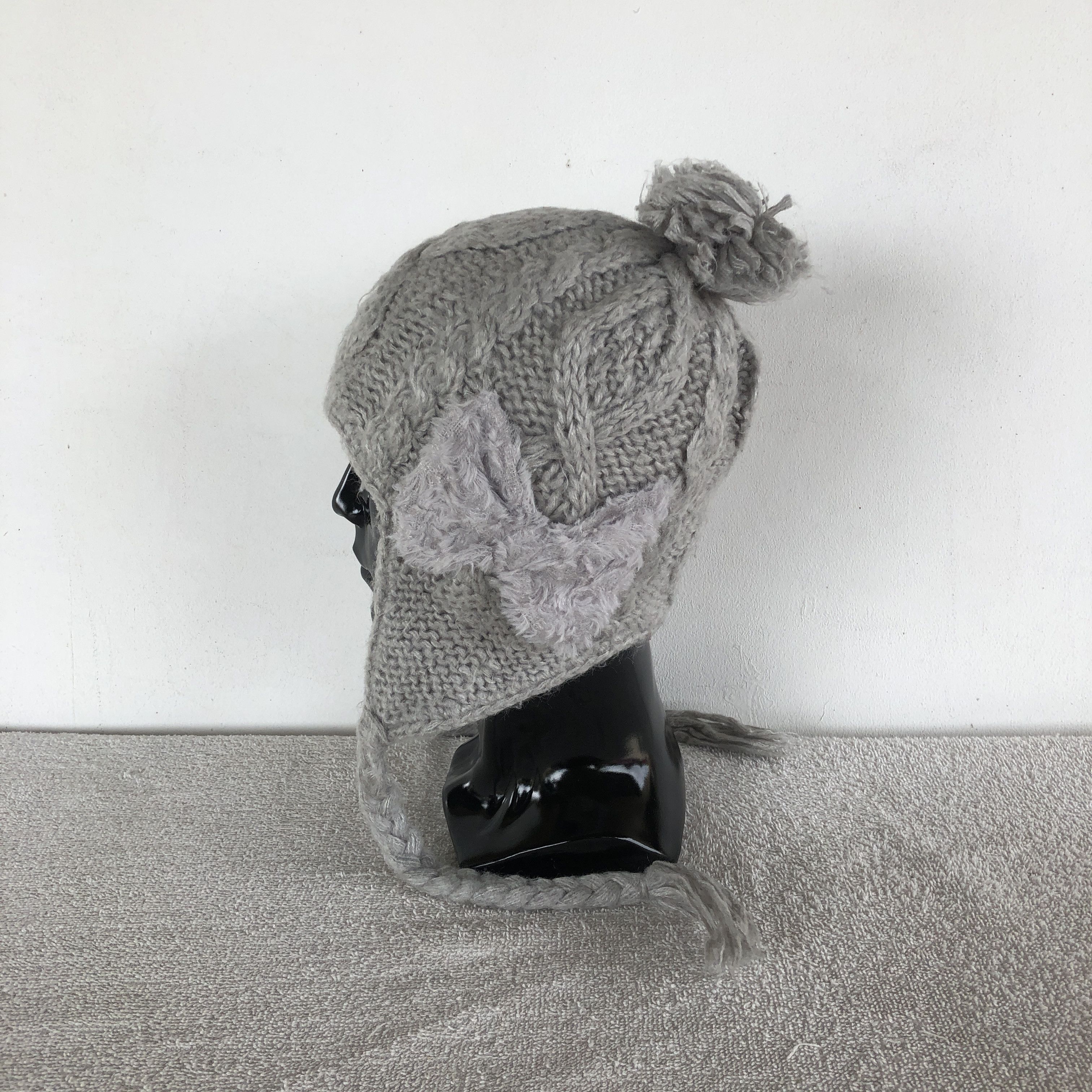 Japanese Brand Vintage Y2K Cable Knit Earflap Beanie Pom Pom Snow Caps Hats Size ONE SIZE - 4 Thumbnail