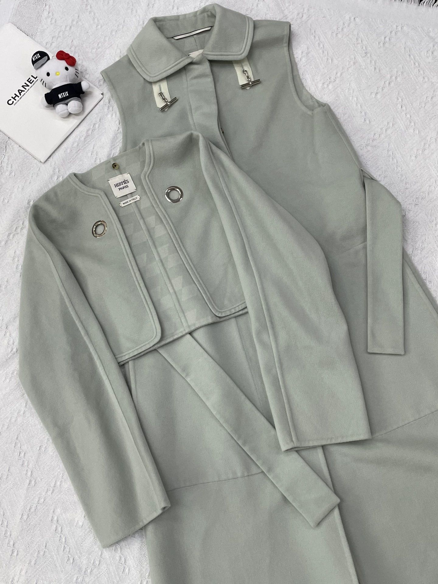 Hermes Hermes Women's Cashmere 2-Piece Short Jacket + Vest Dress 36 Size XS / US 0-2 / IT 36-38 - 1 Thumbnail