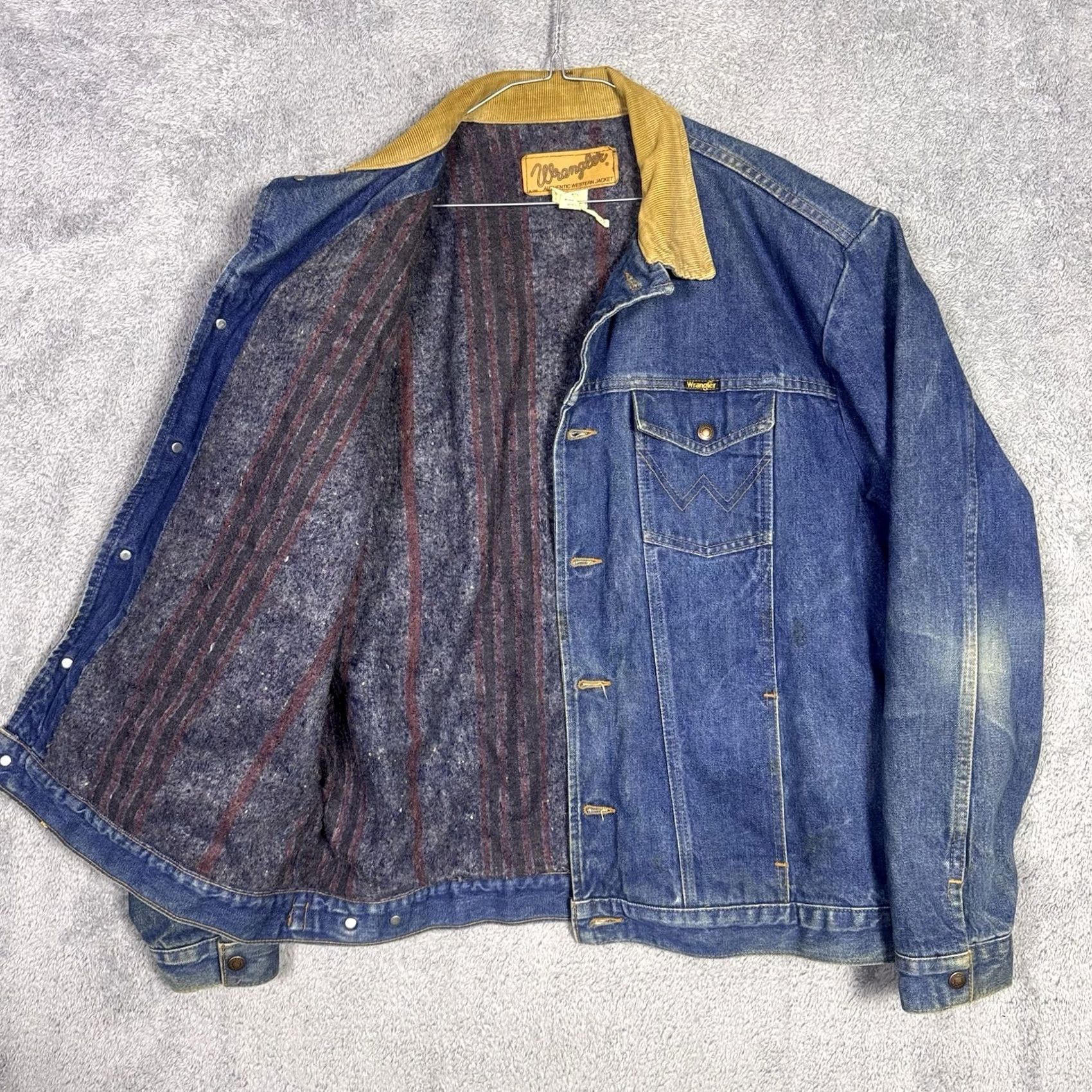 Wrangler VINTAGE Wrangler Denim Jacket Mens 46L Trucker Corduroy Blanket Lined USA Made Denim Jacket Mens 46L Blue Cowboy Western Jacket Mens Size US S / EU 44-46 / 1 - 2 Thumbnail