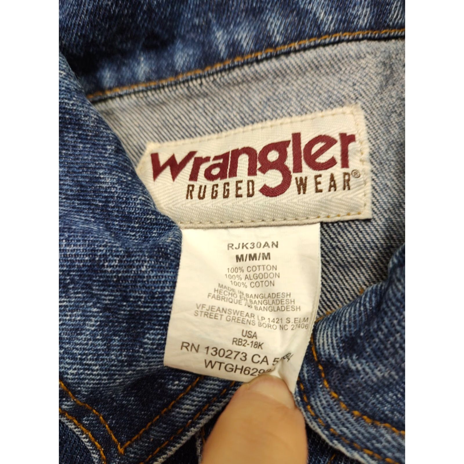Wrangler VINTAGE Wrangler Rugged Wear RJK30AN Mens Medium Blue Denim Trucker Jacket Y2K Wrangler Rugged Wear Denim Jacket Western 90s Mens Size US M / EU 48-50 / 2 - 4 Thumbnail