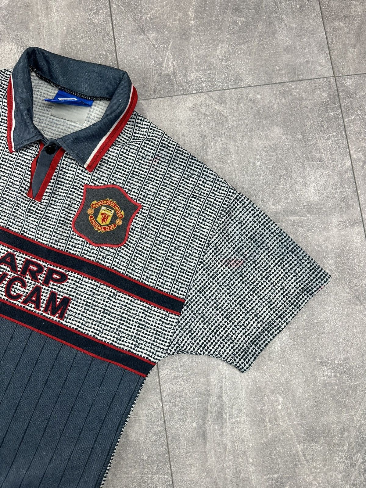 Umbro Umbro Manchester United Away 1995/96 Retro Soccer Jersey Size US XS / EU 42 / 0 - 4 Thumbnail