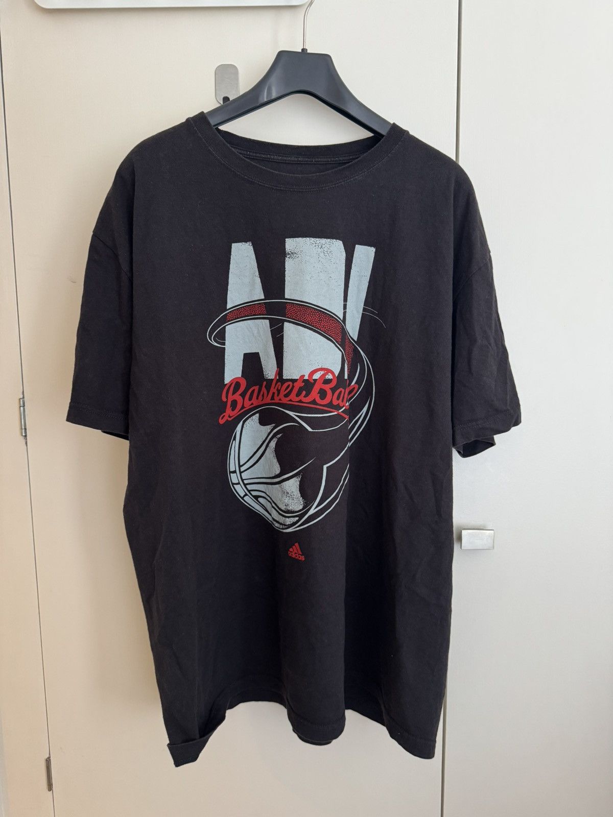 Adidas Vintage Adidas Basketball Black Tee T-shirt 2XL Size US XXL / EU 58 / 5 - 2 Thumbnail
