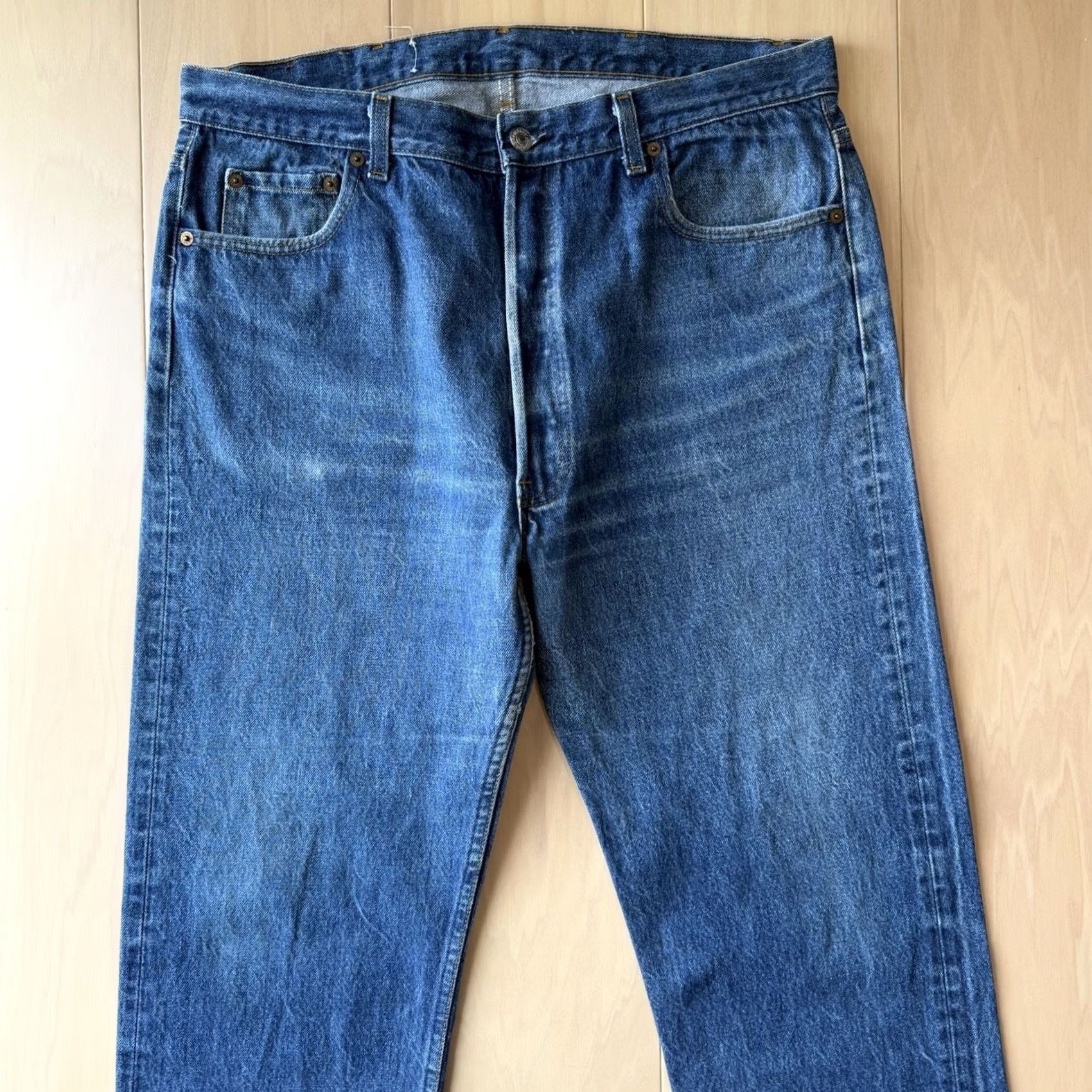 Levi's VINTAGE Levi's 501 Jeans 37 Blue Dark Wash USA 80s Workwear Non Selvedge 5-Pocket Mens Straight Regular Denim Button Fly 30.5 In Inseam Size US 37 - 3 Thumbnail