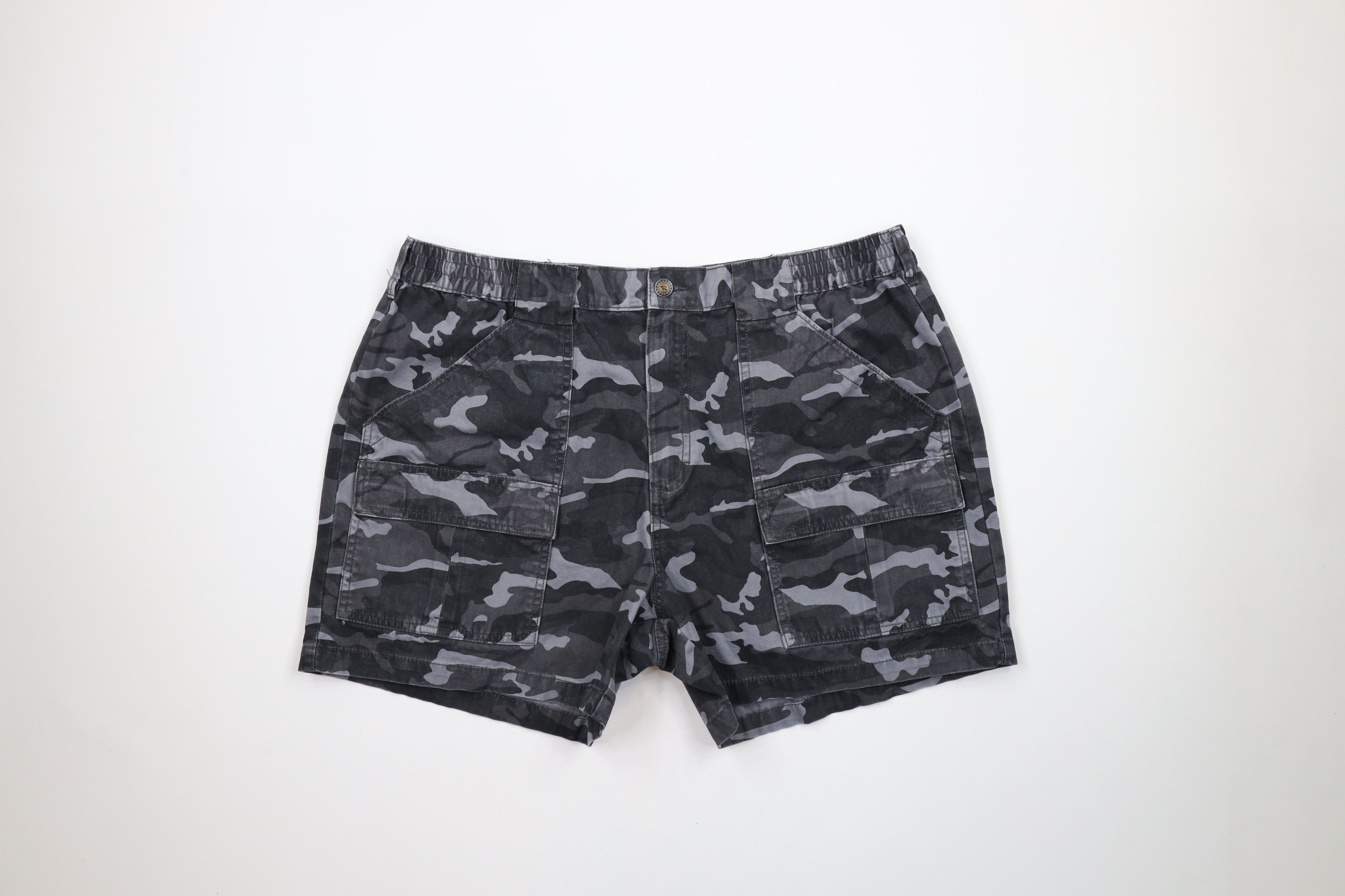 Vintage Vintage 90s Streetwear Knee Camouflage Cargo Shorts Cotton Size US 40 / EU 56 - 1 Thumbnail