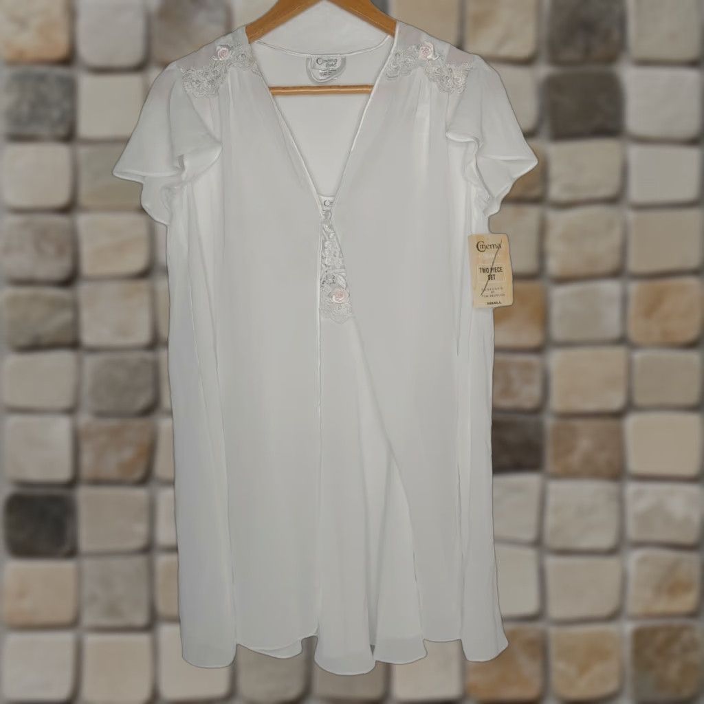 Vintage Cinema Etoile Women Small White Chemise Nightgown Stretch Lace Top Gown Sexy Sleeveless Short Flutter Sleeve 34" Chest 35" Length Size ONE SIZE - 1 Thumbnail