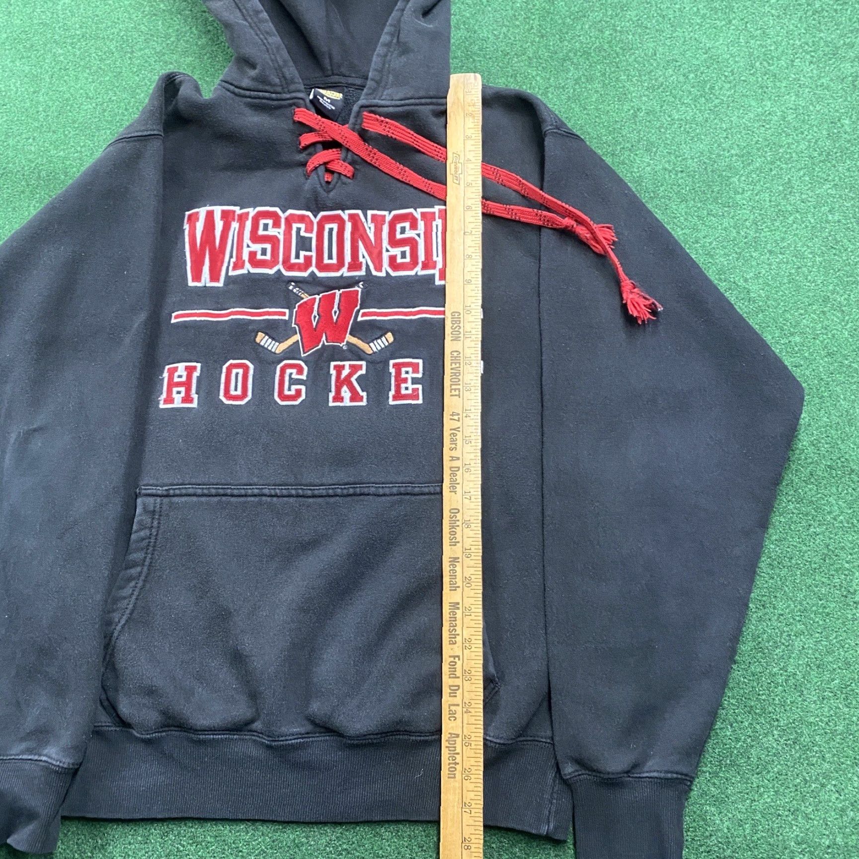 Vintage VINTAGE Wisconsin Badgers Hoodie Mens M Black Y2K College Sports Logo Shirt Size US M / EU 48-50 / 2 - 7 Thumbnail