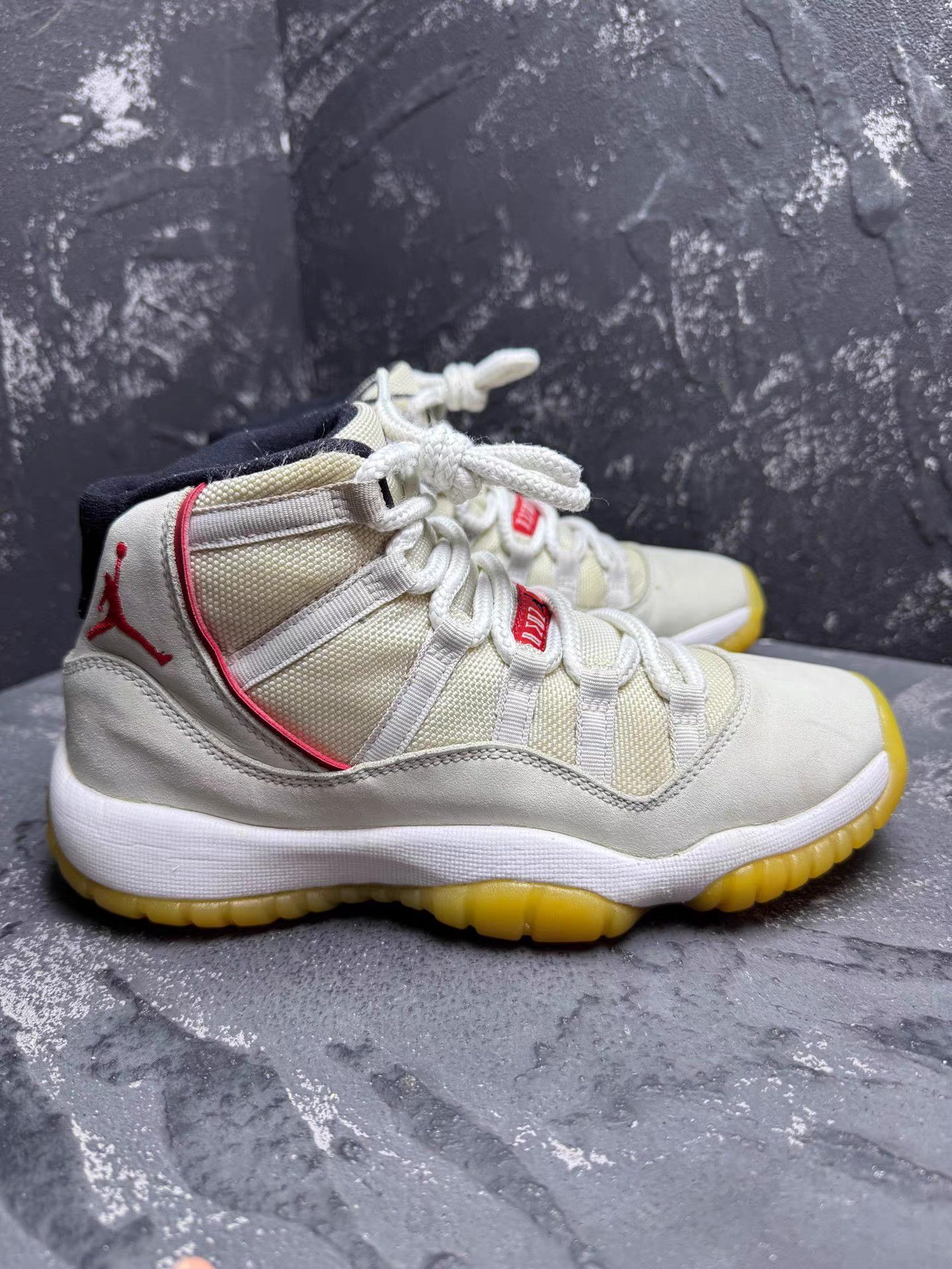 Nike Air Jordan 11 Bugs Bunny White & Red Q10 Size US 6.5 / IT 36.5 - 4 Thumbnail