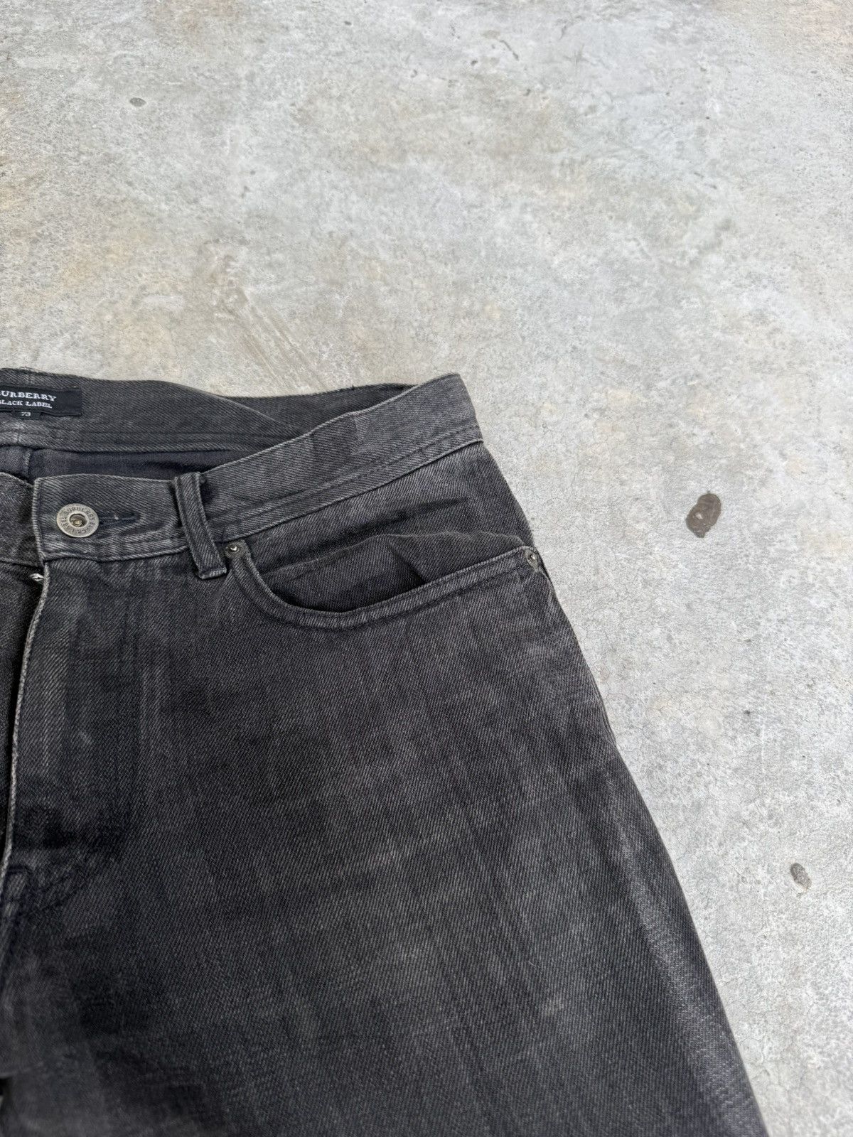 Burberry Burberry Black Label Embroidered Logo Distressed Jeans Slim Size US 31 - 16 Thumbnail