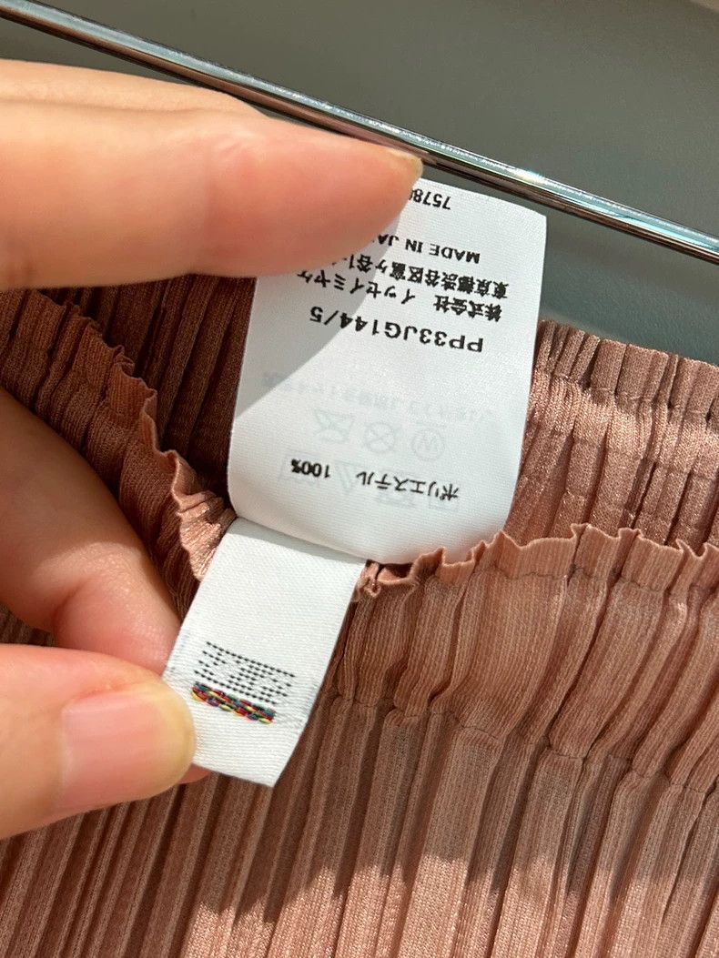 Issey Miyake Issey Miyake size:5 Light pink pleated skirt Size 22" - 3 Thumbnail