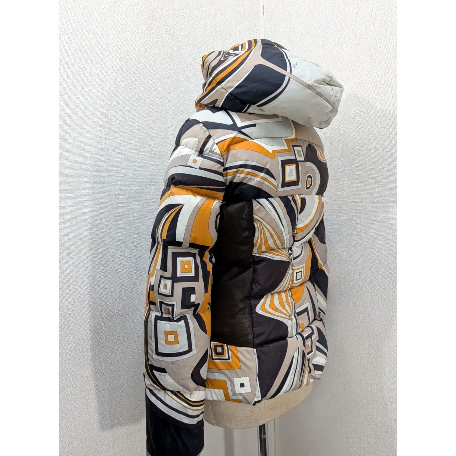 Emilio Pucci Emilio Pucci Down Jacket Geometric Design Multicolor Nylon Long Sleeve Women's Size XS / US 0-2 / IT 36-38 - 6 Thumbnail