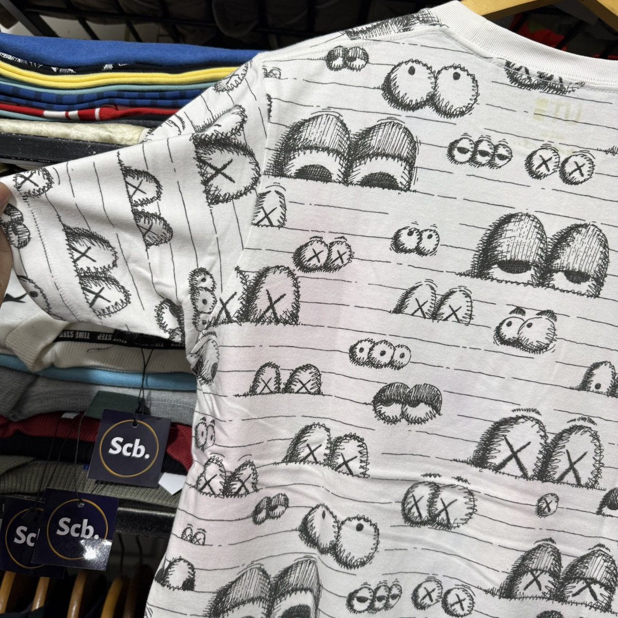 Kaws × Uniqlo Uniqlo x kaws tshirt Size US S / EU 44-46 / 1 - 8 Thumbnail