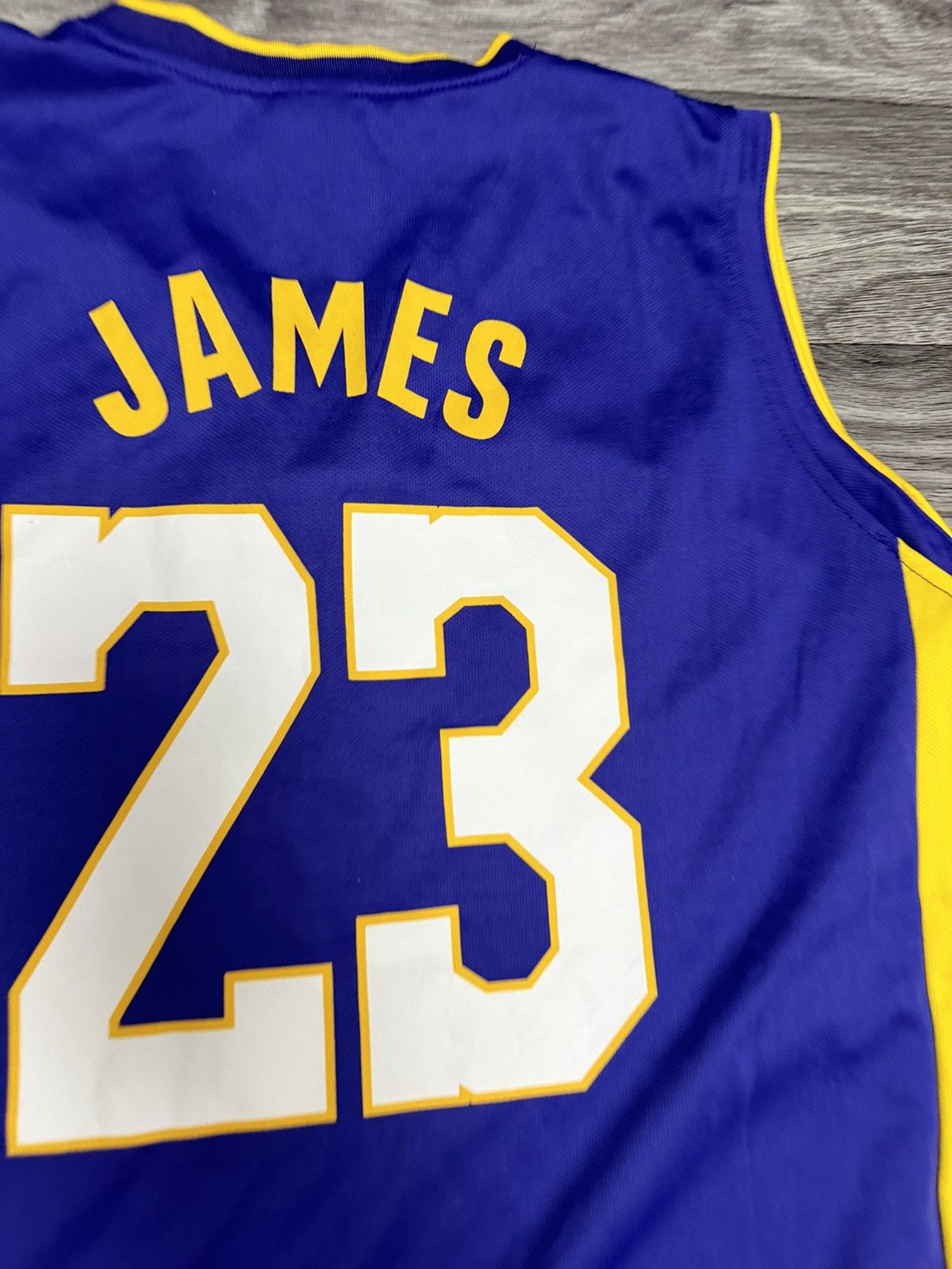 NBA Lakers Vintage Lebron James 23 Los Angeles Lakers Jersey Size US XL / EU 56 / 4 - 5 Thumbnail