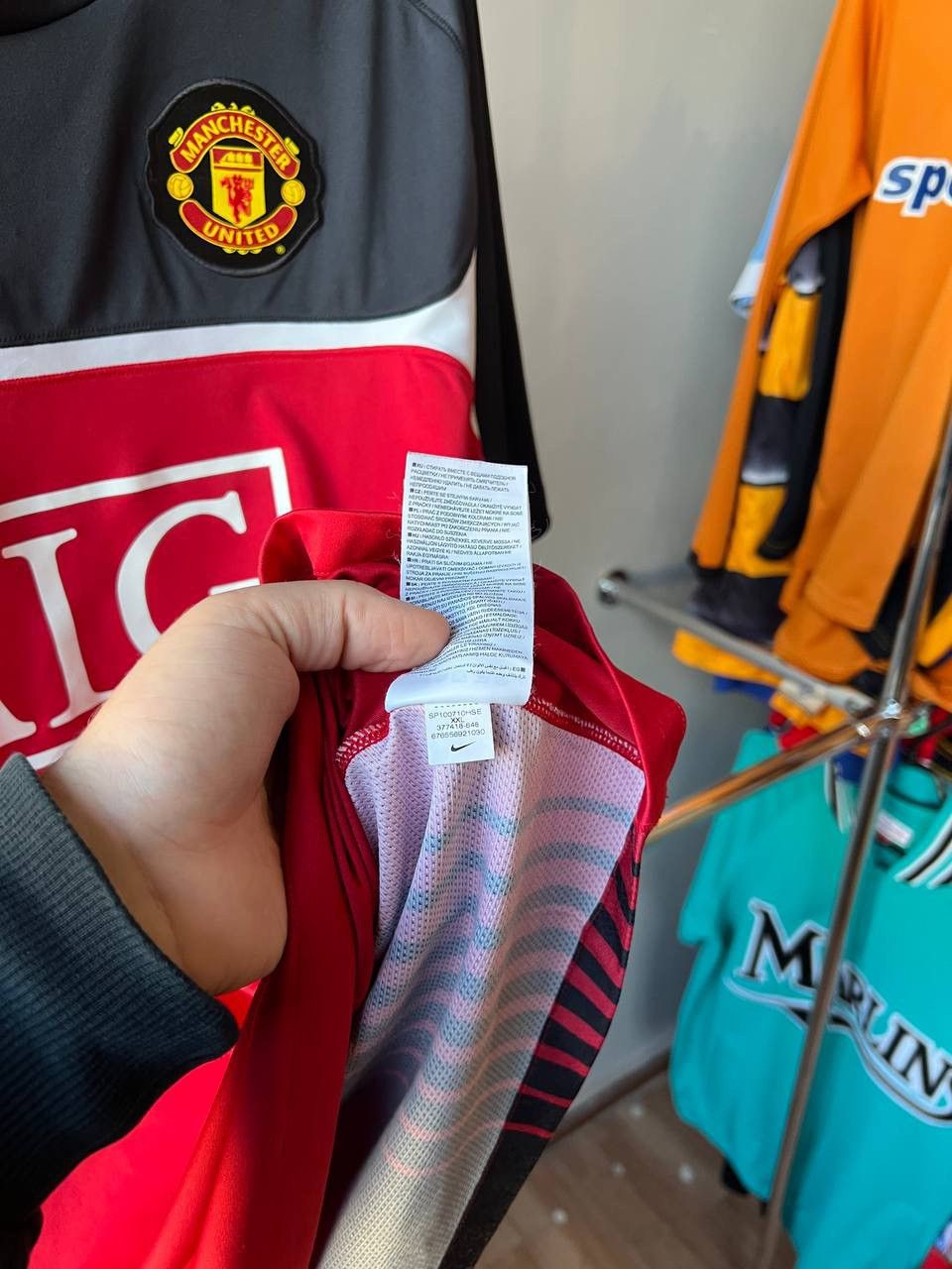 Nike 2010/11 MANCHESTER UNITED TRAINING SOCCER JERSEY SHIRT XXL Size US XXL / EU 58 / 5 - 10 Thumbnail