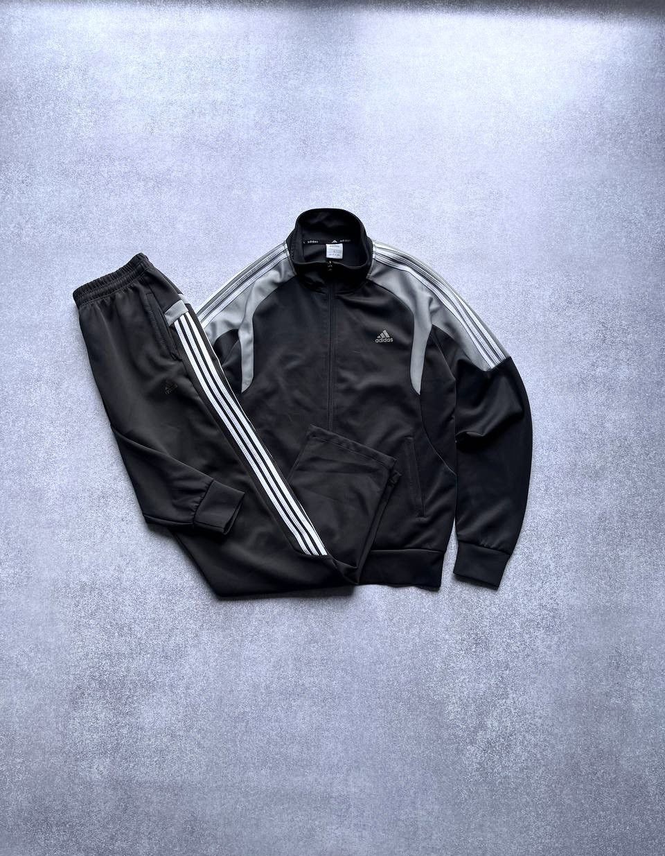 Adidas Vintage Adidas 3-Stripes Black Baggy Tracksuit Y2K L Size US L / EU 52-54 / 3 - 1 Thumbnail