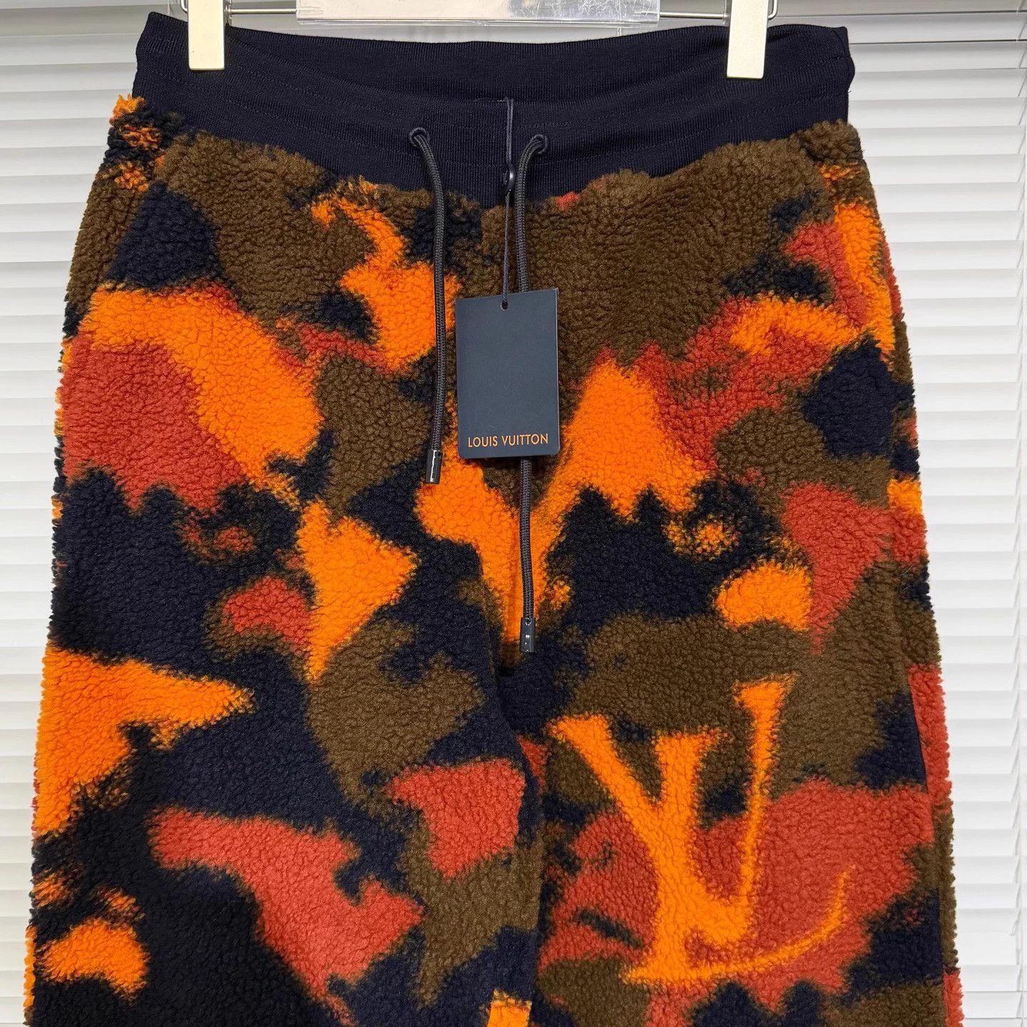 Louis Vuitton LV Teddy Fleece Gradient Print Drawstring Joggers M Orange Size US 35 - 3 Thumbnail