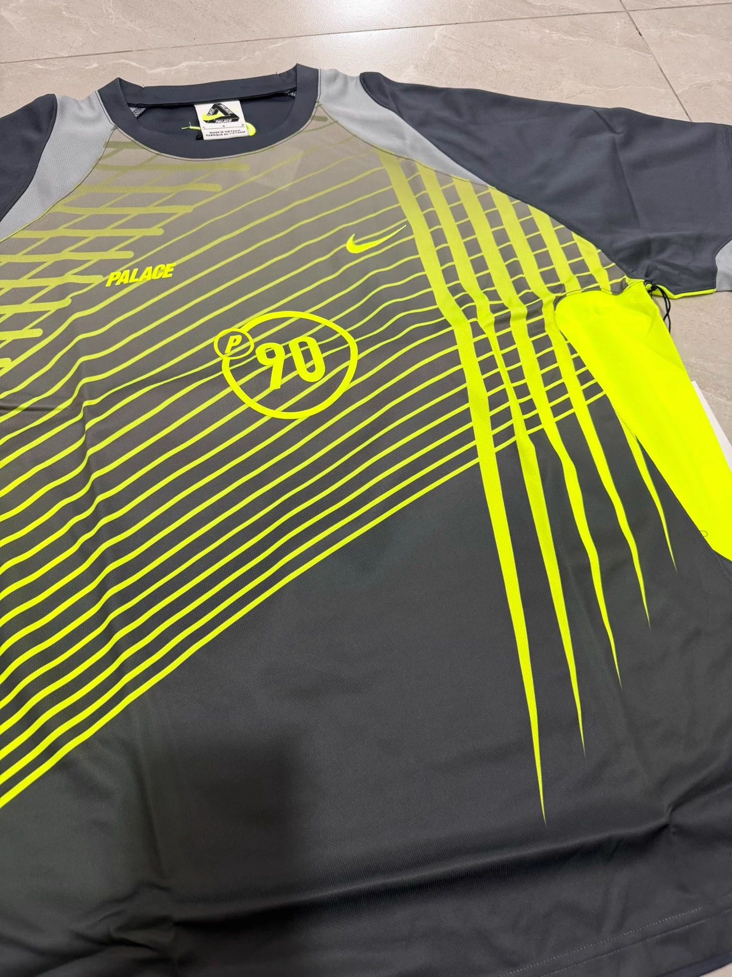 Nike PALACE x Nike FW25 TOTAL P90 JSY logo short-sleeve M unisex Size US M / EU 48-50 / 2 - 2 Thumbnail