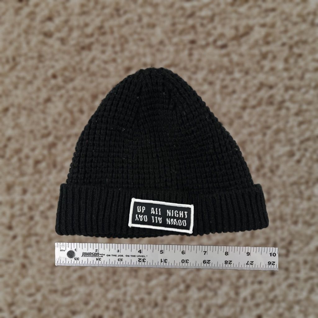 Vintage Globe Australia Beanie Hat Adult One Size Black Waffle Knit Embroidered Lightweight Casual Outdoor Ski Logo Men Womens Boys Girls Size ONE SIZE - 1 Thumbnail