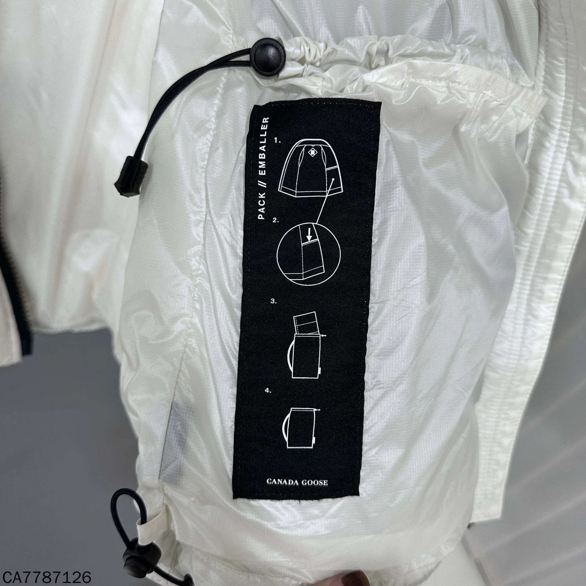 Canada Goose Canada Goose White Logo Down Vest XL Size US XL / EU 56 / 4 - 4 Thumbnail