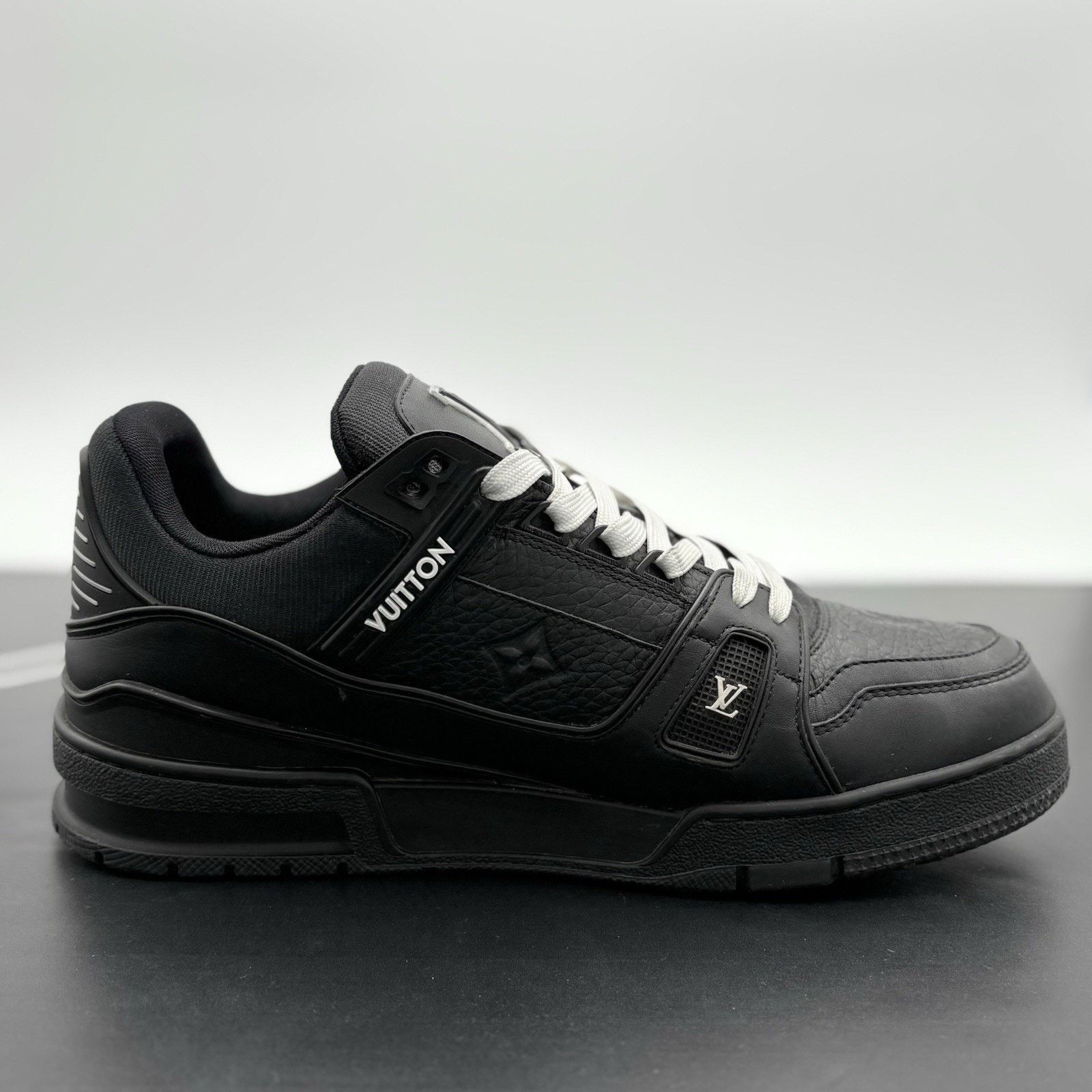 Louis Vuitton (9.5-10 US) Louis Vuitton Trainer ' Black ' | SUPER CLEAN! Size US 10 / EU 43 - 10 Thumbnail