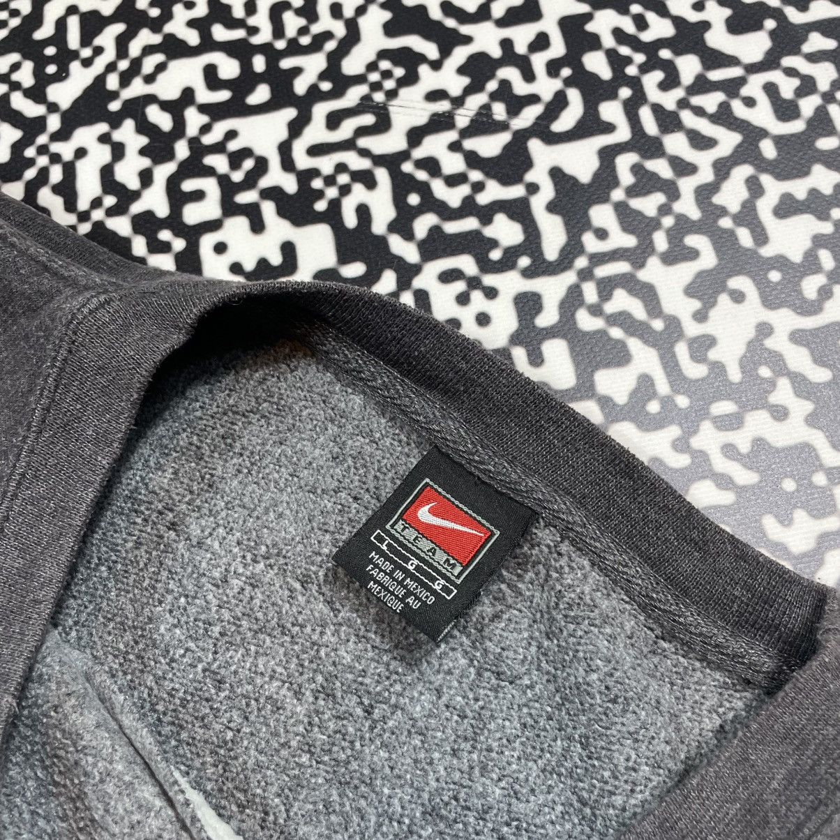 Nike Vintage 90s Nike Team Retro Rebone Distreessed Sweatshirt Size US L / EU 52-54 / 3 - 13 Thumbnail