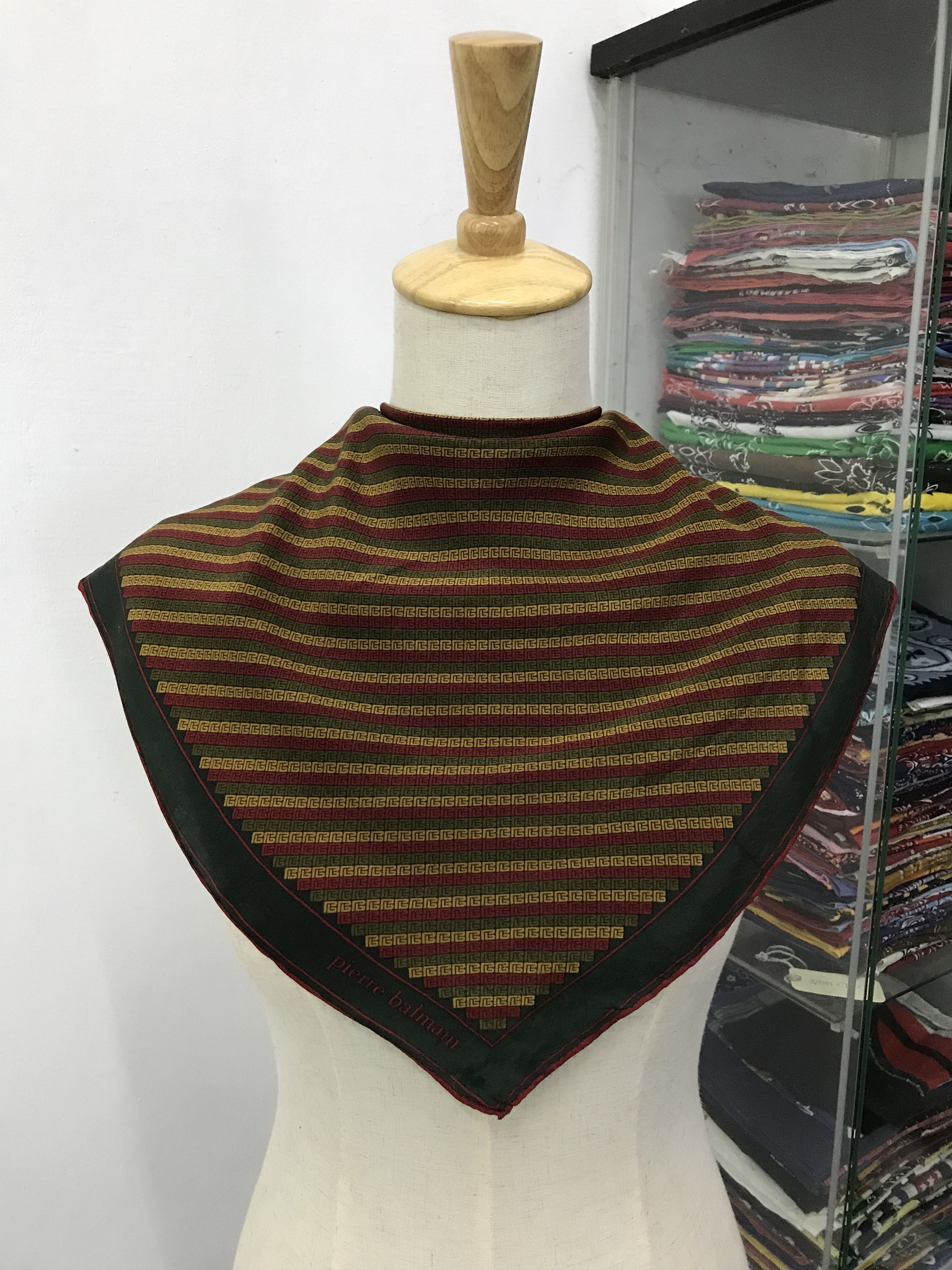 Pierre Balmain × Vintage Pierre Balmain Bandana / Handkerchief / Neckerchief - S2598 Size ONE SIZE - 3 Thumbnail