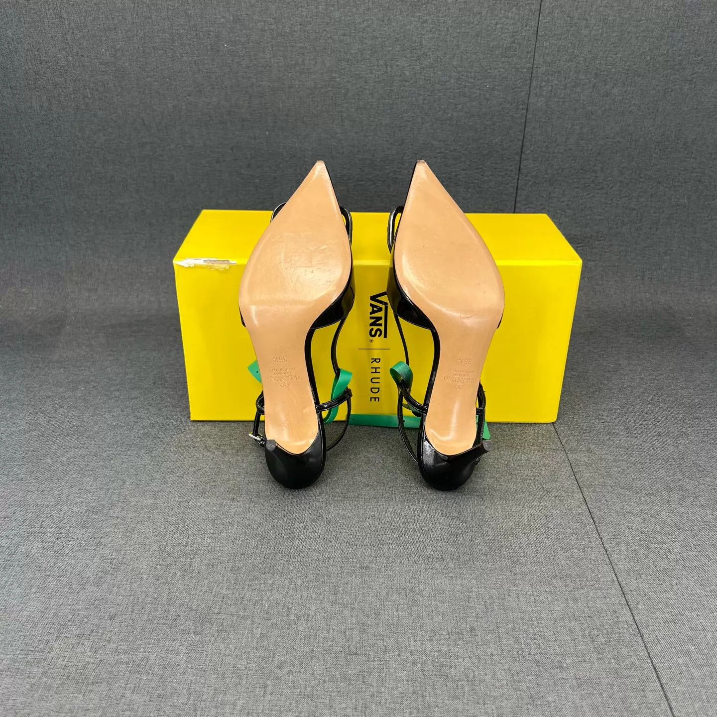 Valentino Valentino Vlogo Patent Leather Black Heels 35.5 with Box Size US 5 / IT 35 - 7 Thumbnail